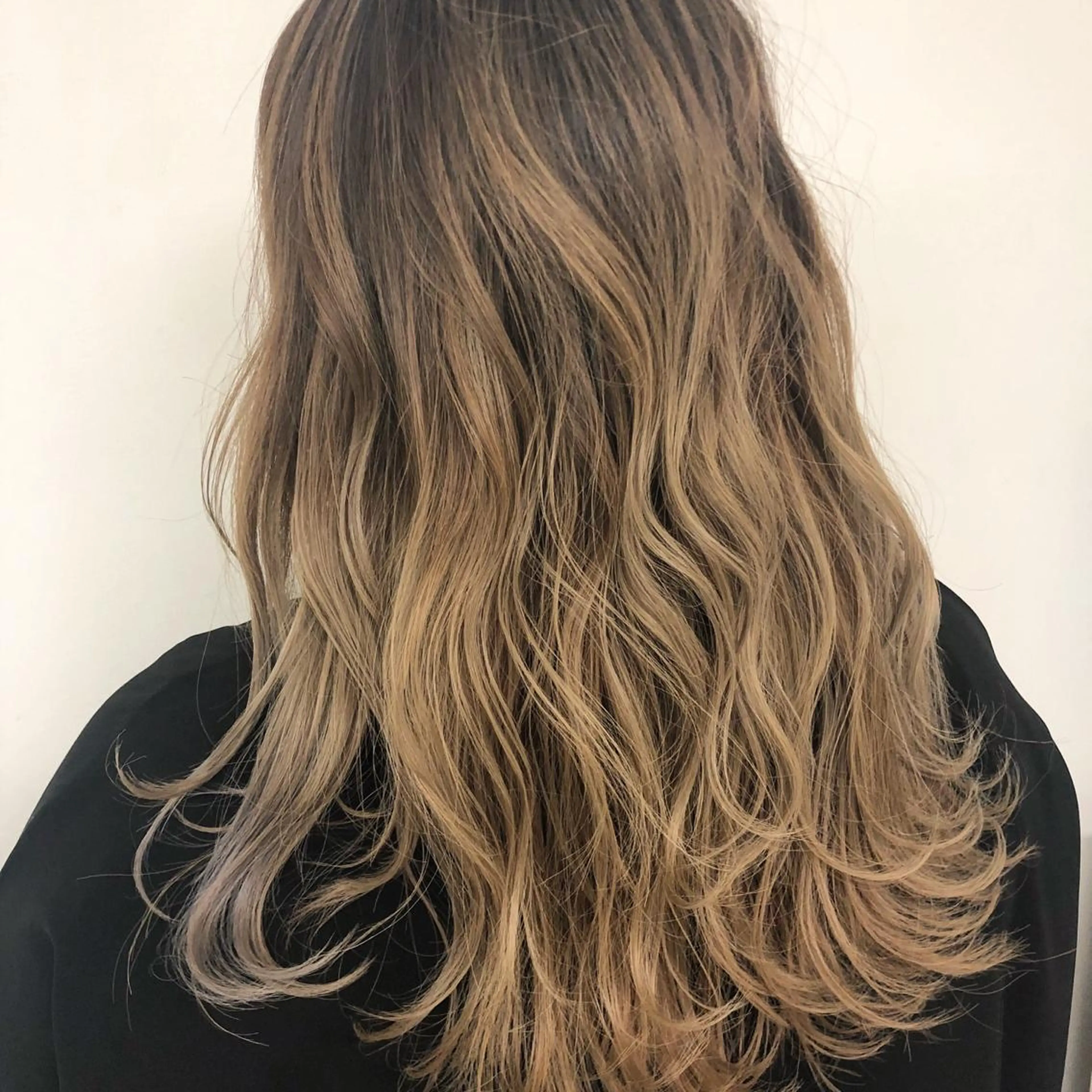 カラー 三鷹で1番ショート ボブをカットする新谷のヘアスタイル