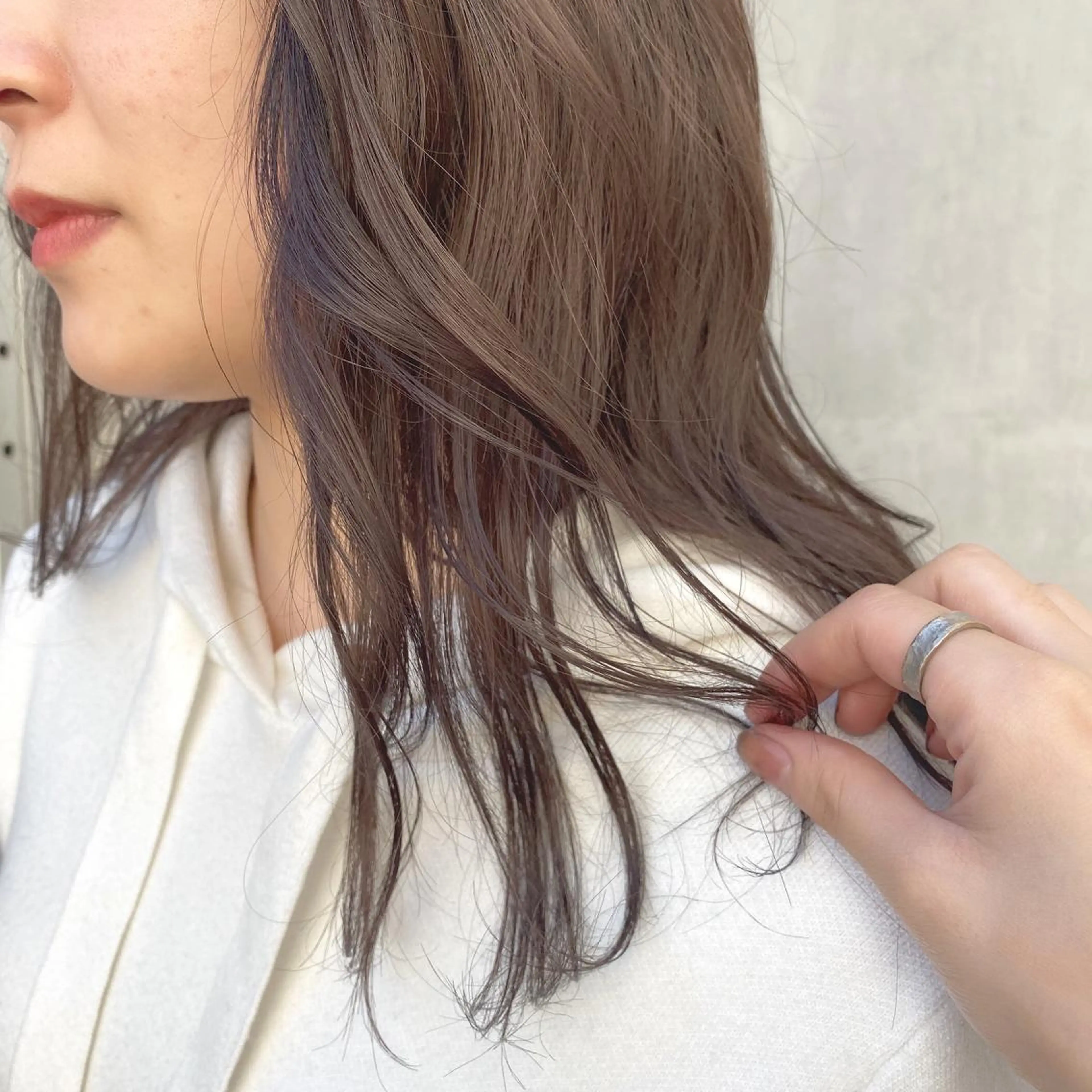 セミロング カラー ボブ顔周り 韓国遠藤小雪のヘアスタイル