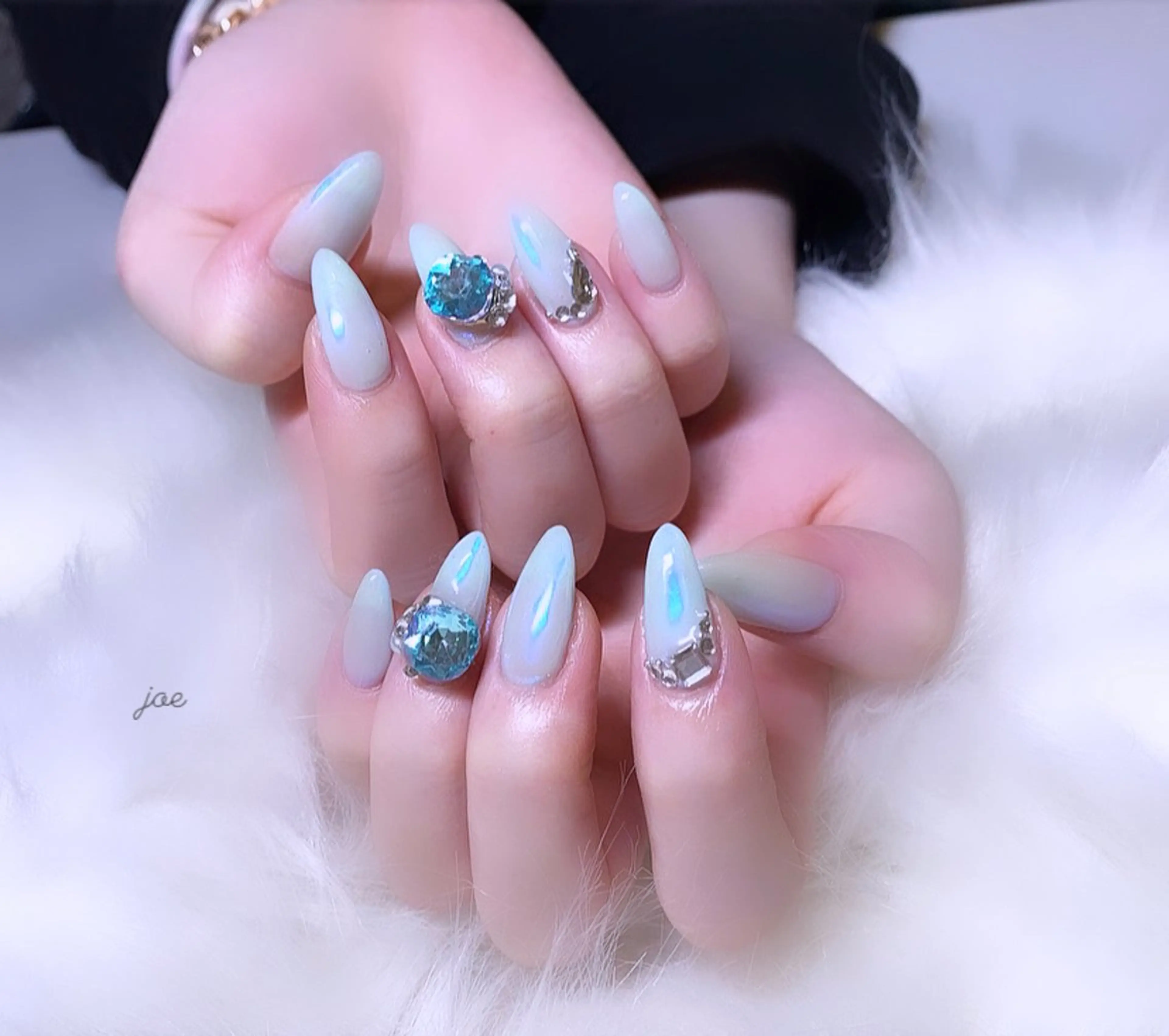 ネイル オーロラネイル 水色 石堂 さくらのネイルデザイン