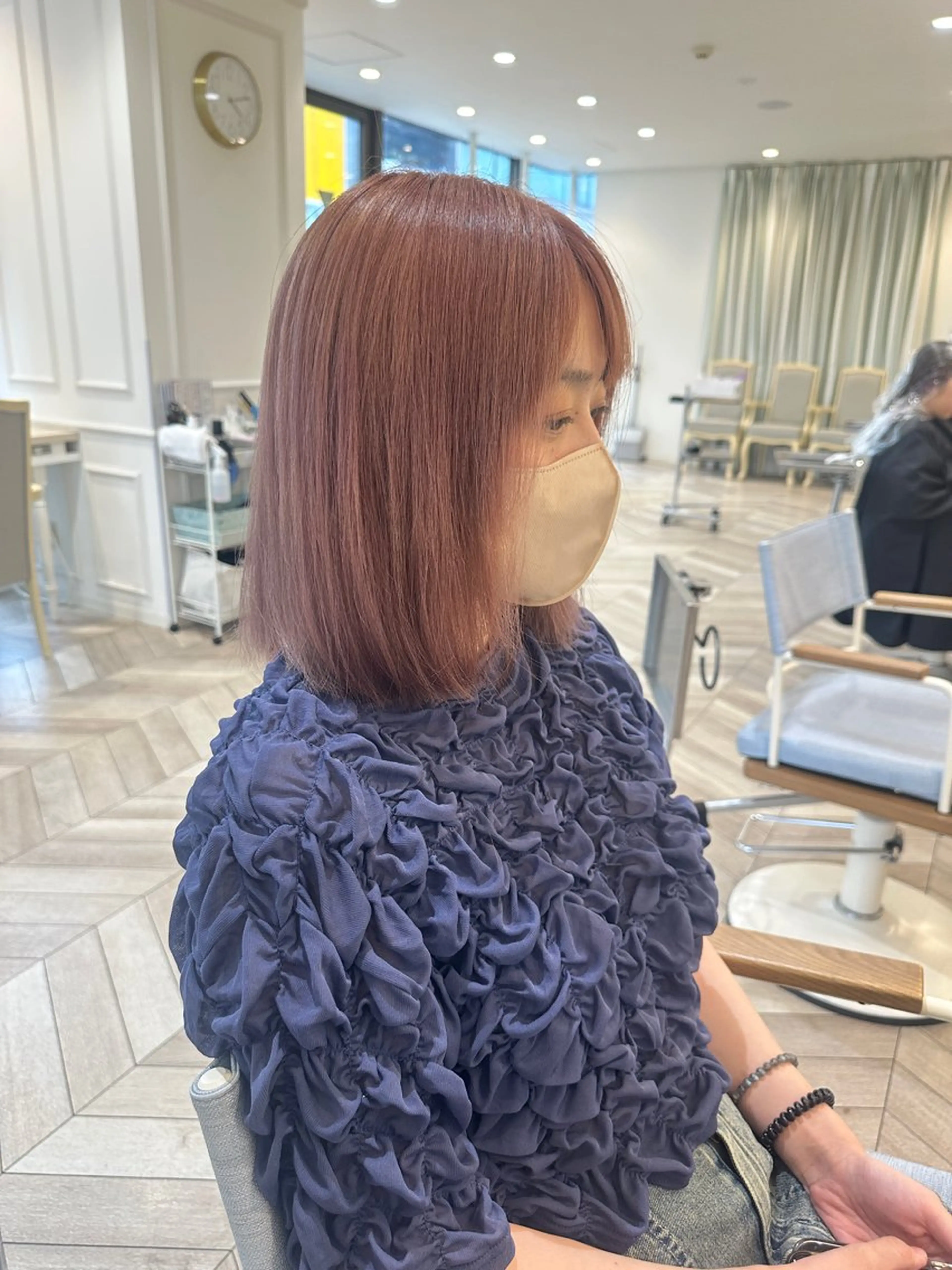 ミディアム ヘアカラー トリートメント 小顔レイヤー/ ベージュ🤍Rieのヘアスタイル