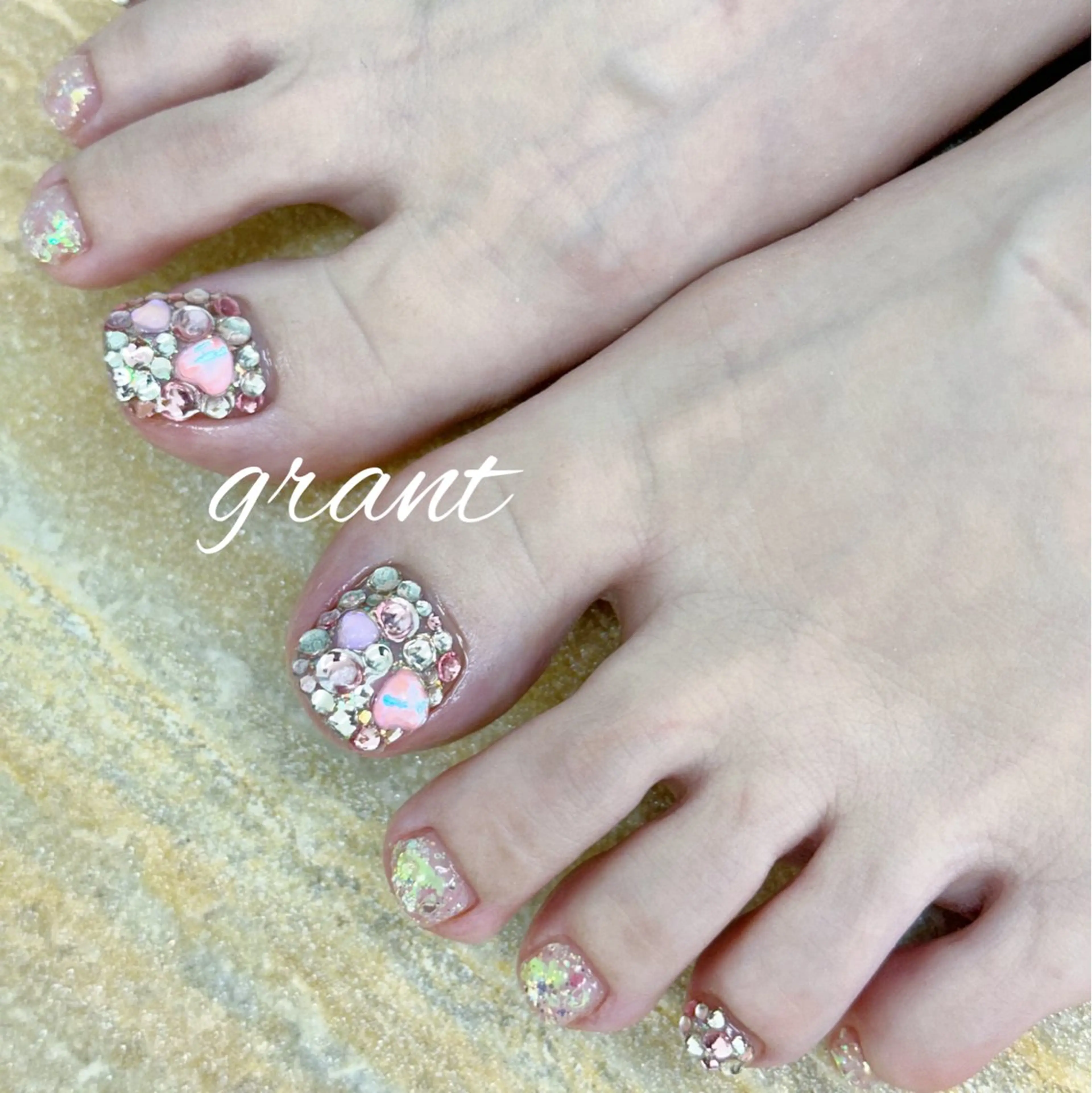 ネイル フットネイル キラキラネイル フットネイル nailsalon grantのネイルデザイン