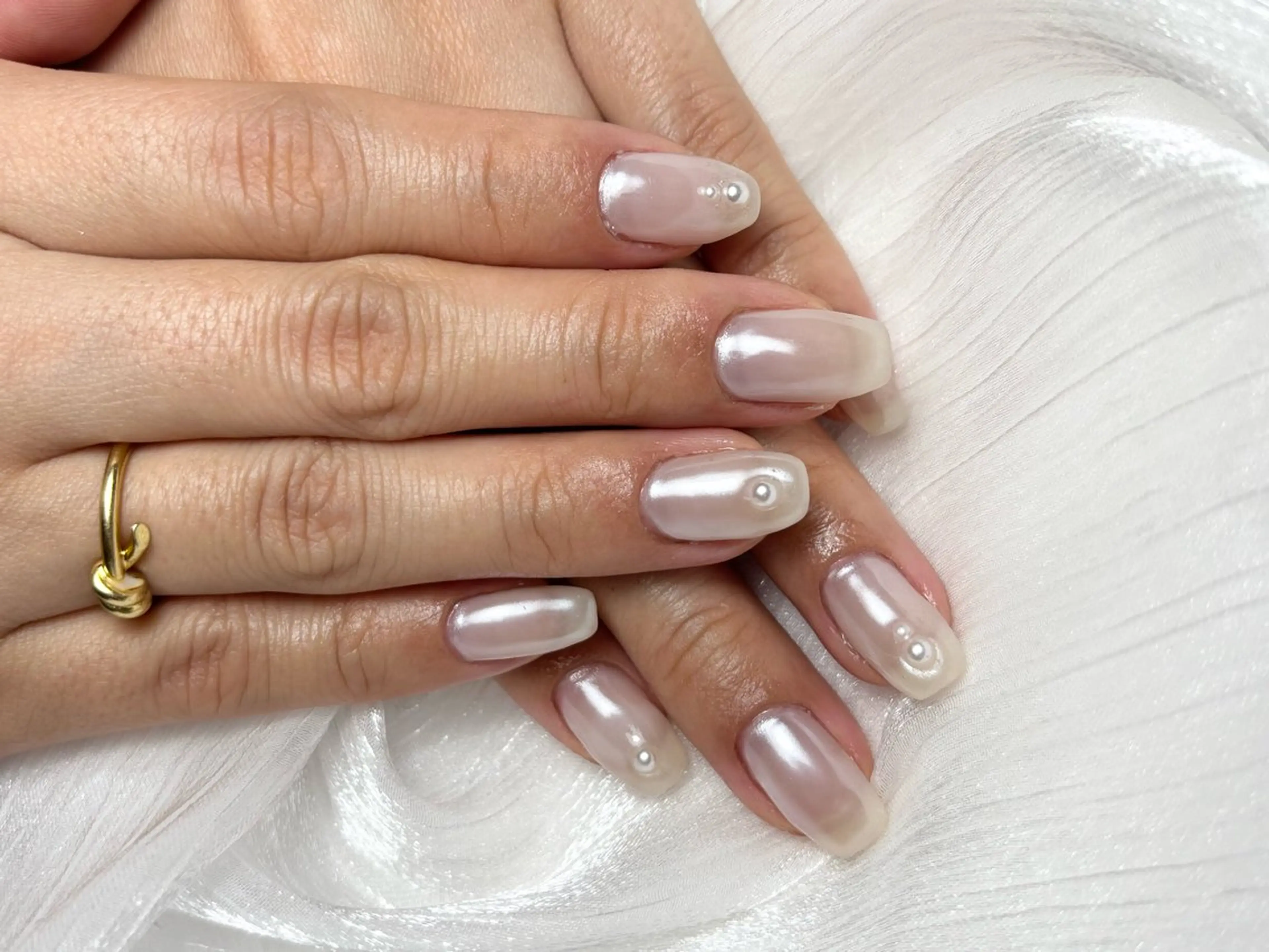 ネイル ミラーネイル ホワイト MIKA ♡の眉毛・アイブロウイメージ