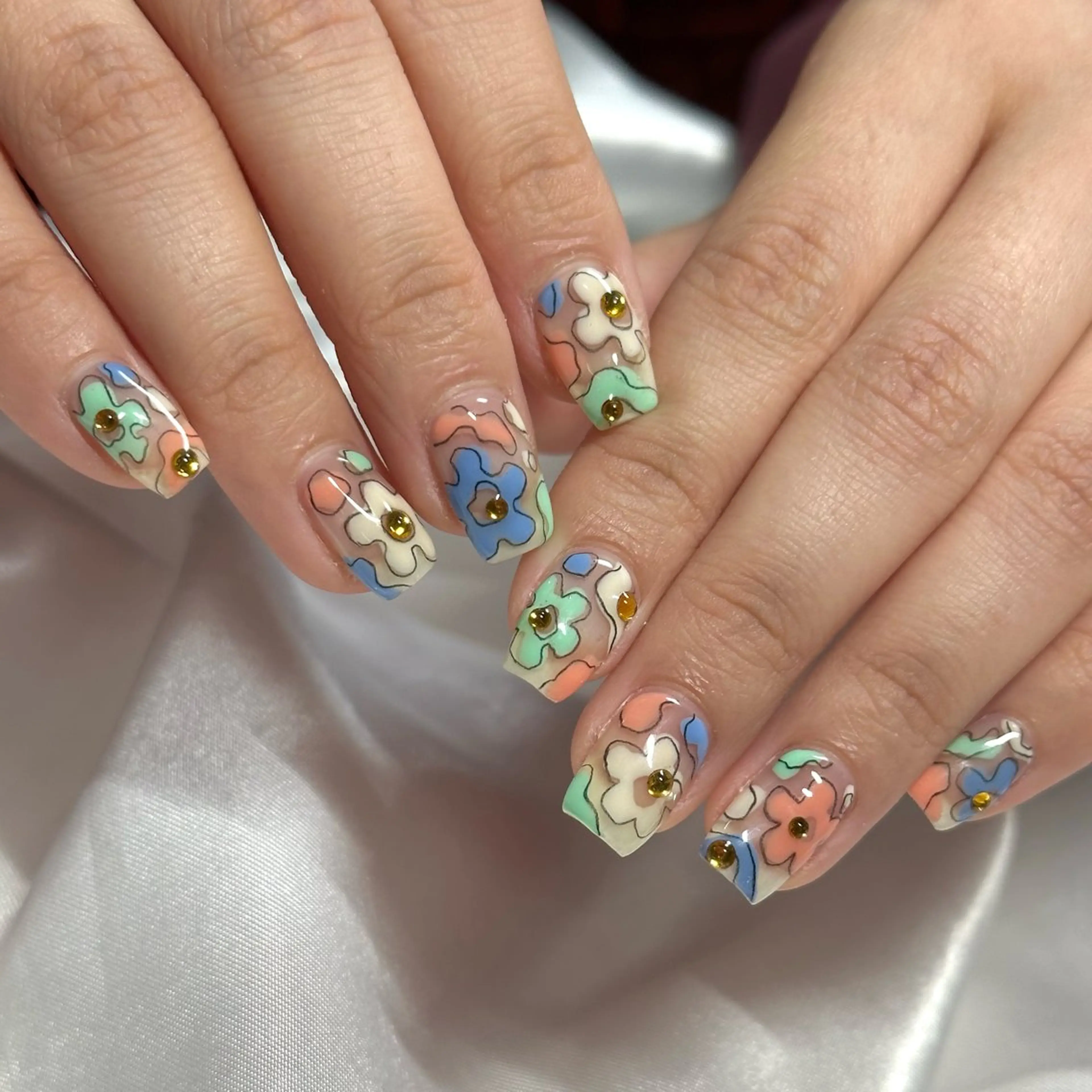 ネイル アートネイル クリアネイル フラワーネイル ニュアンスネイル ハンドネイル 【OKIKA】 らん🦖🌈🧡のマツエク・マツパデザイン