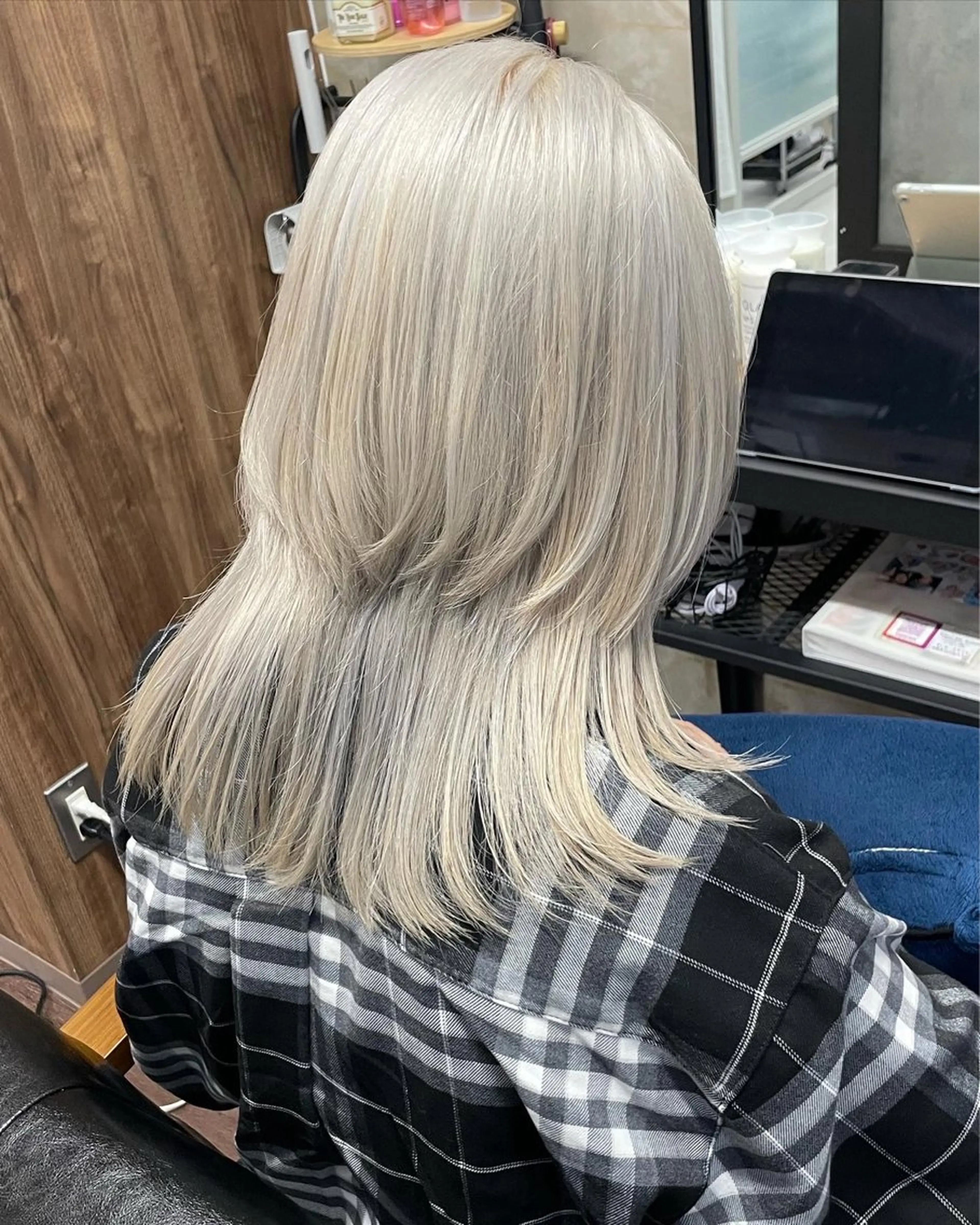 セミロング カラー ヘアカラー トリートメント Lull1人美容室 バレイヤージュのヘアスタイル