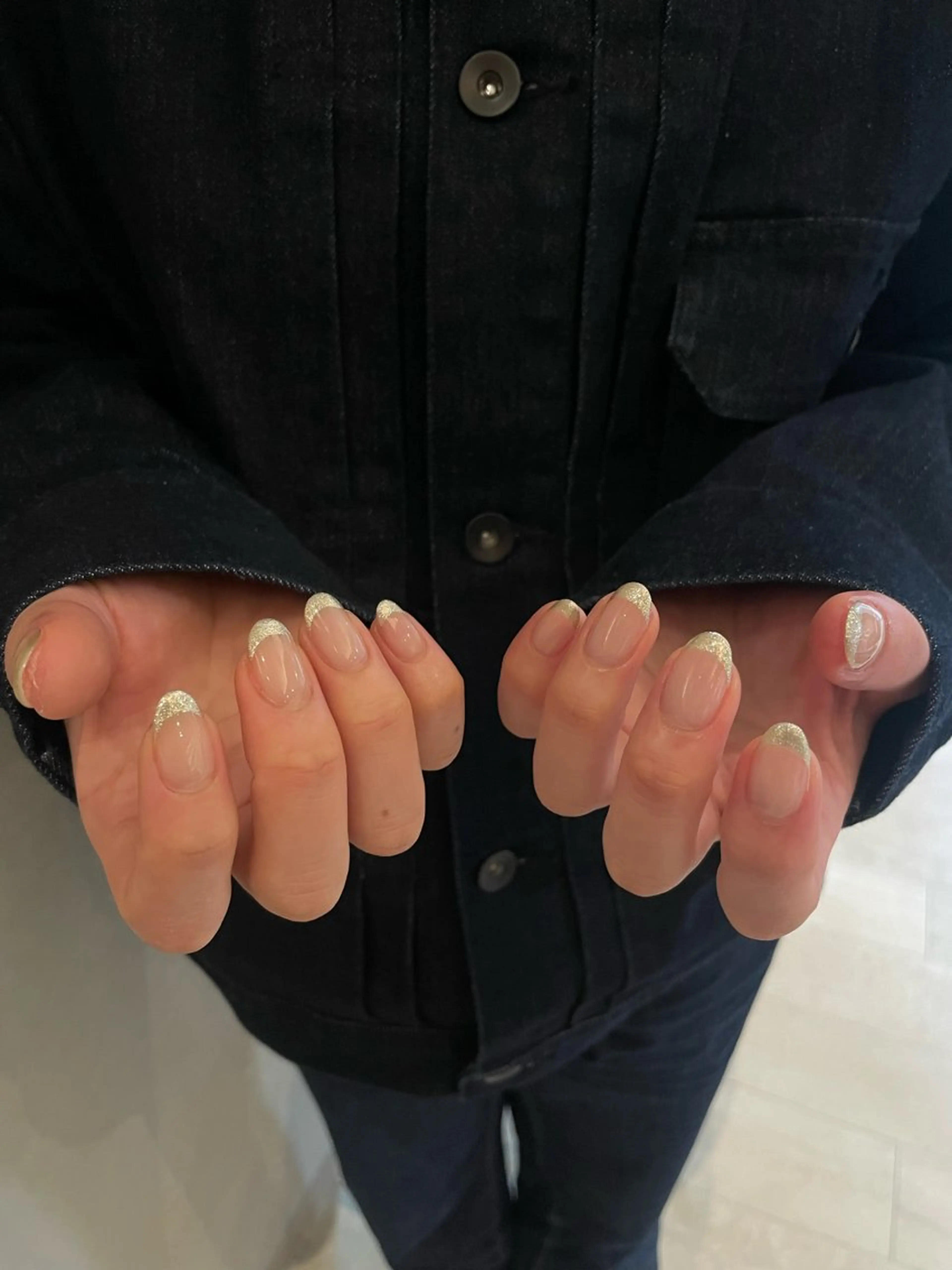 ネイル フレンチネイル ラメ(グリッター) シルバー plume. SAIKAのネイルデザイン