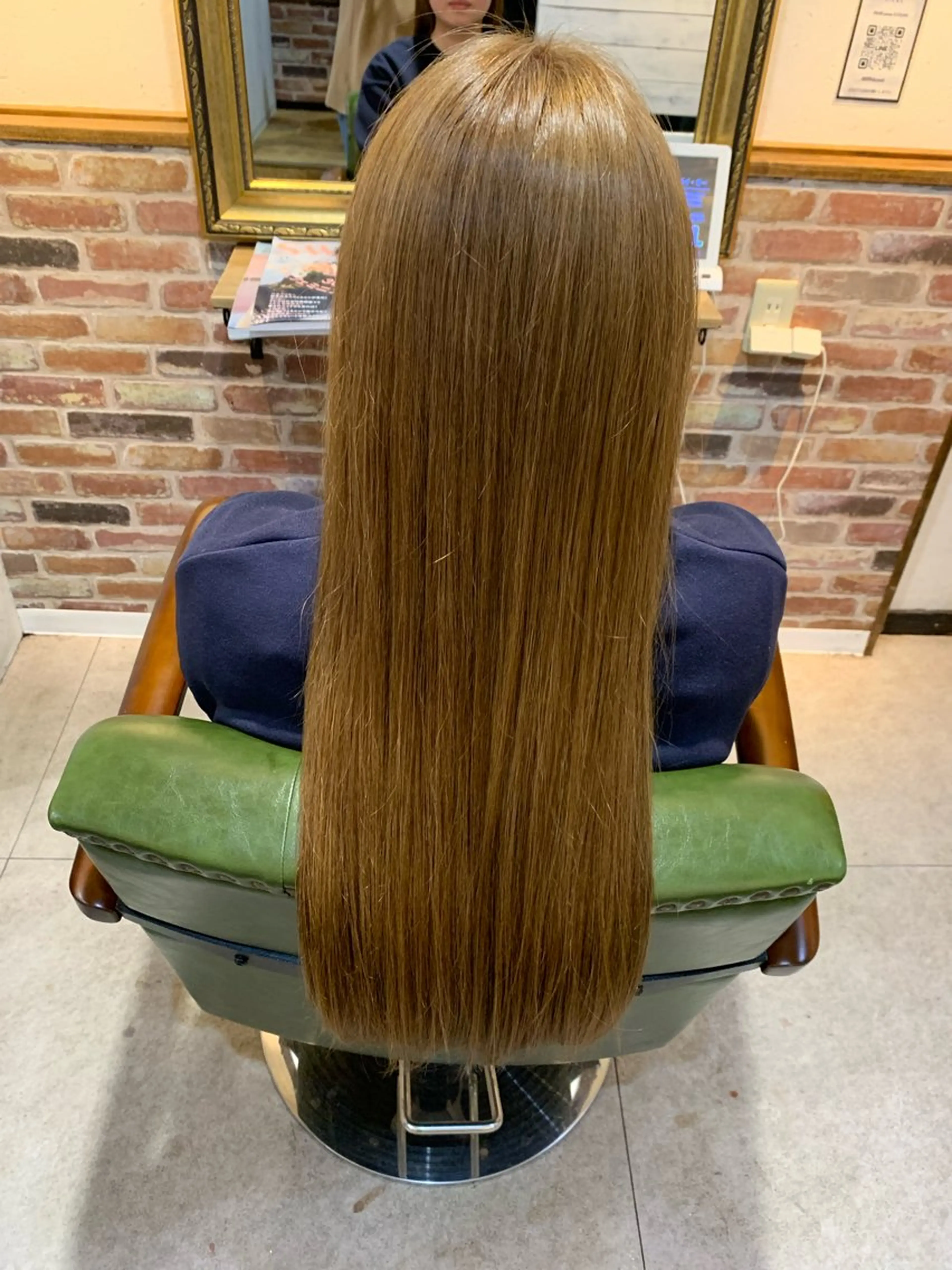 ロング カラー ベージュカラー ブリーチ ヘアカラー 小嶋 美里のヘアスタイル