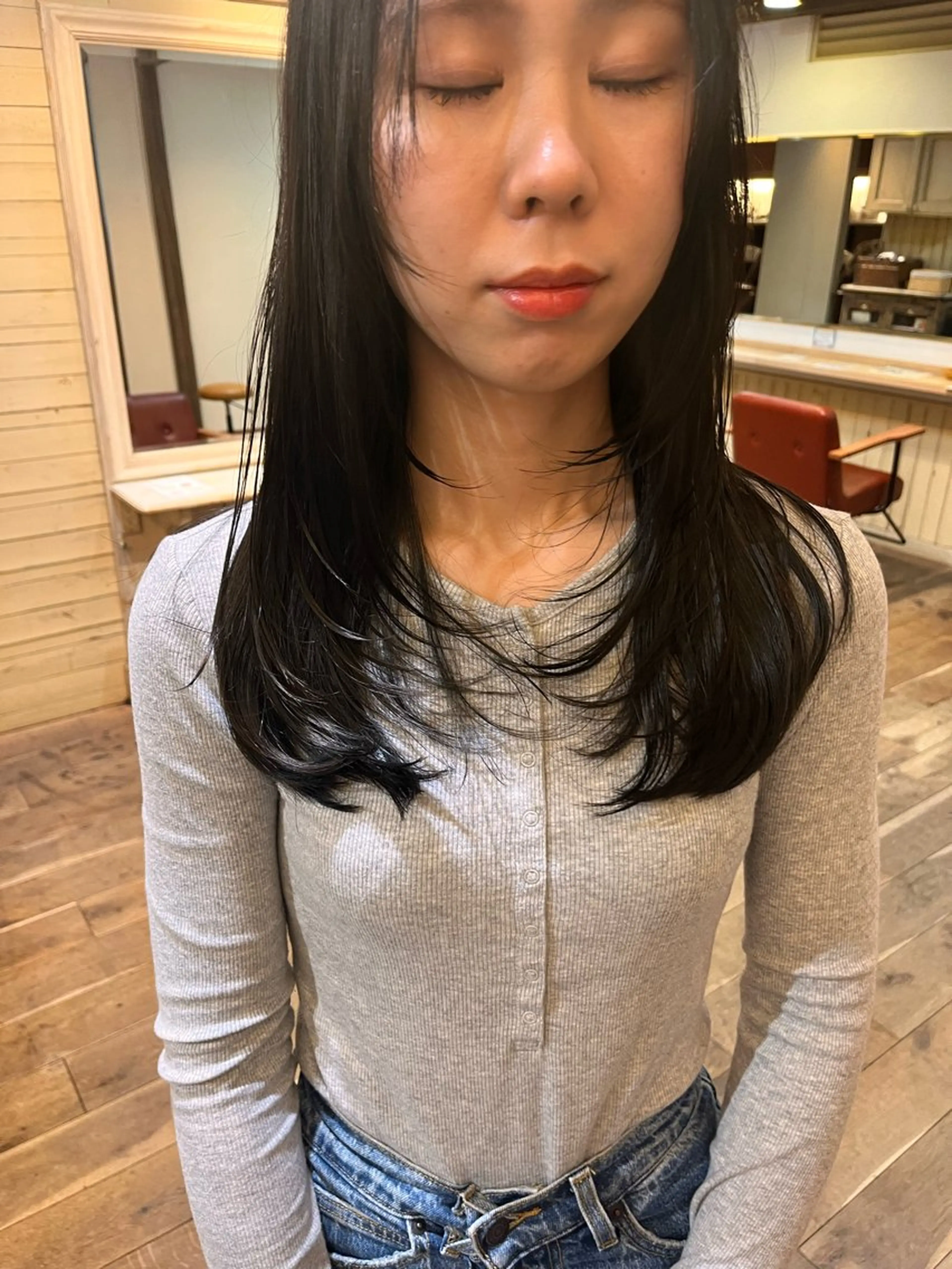 セミロング レイヤーカット 臺 佳連のヘアスタイル