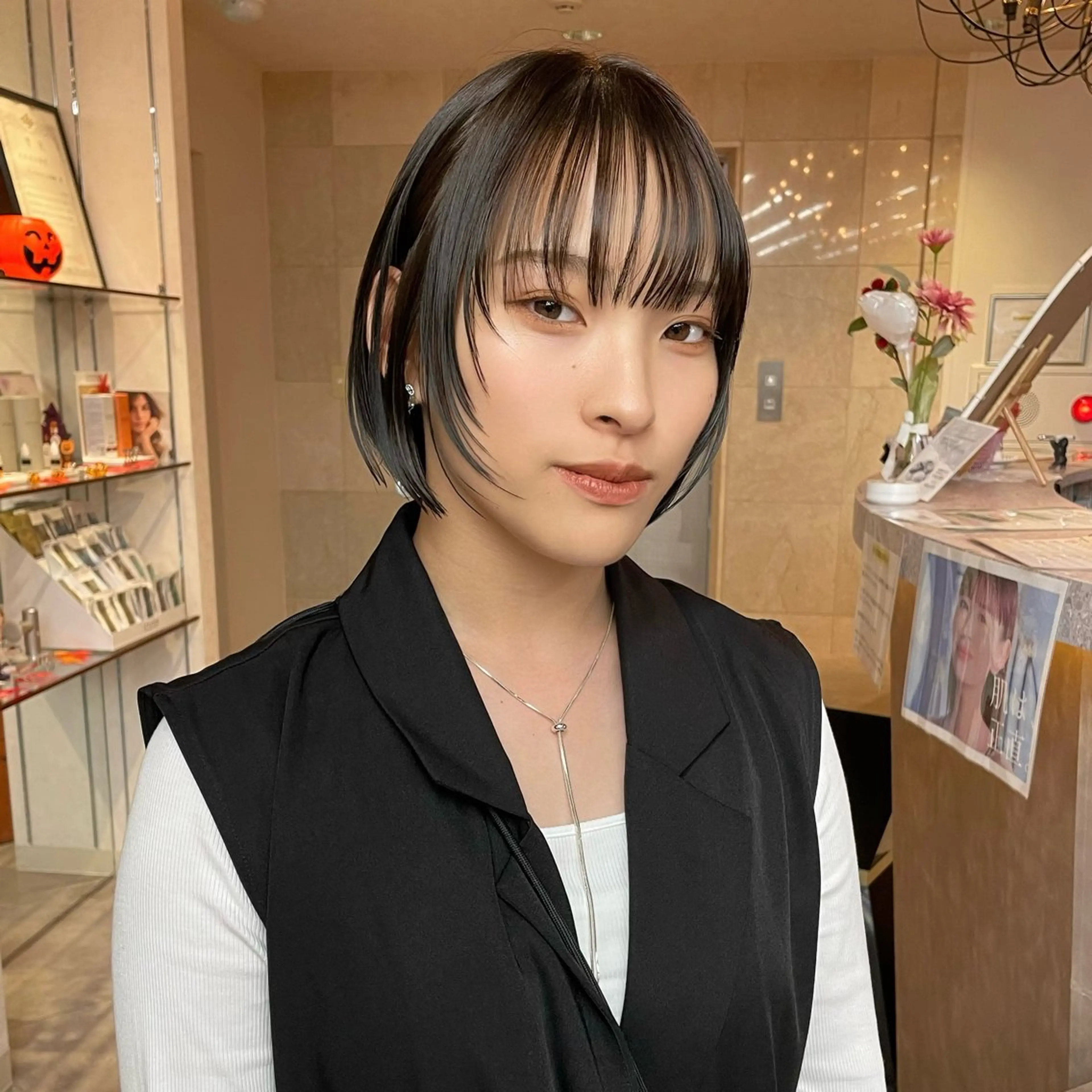 ショート カラー カット ヘアカラー トリートメント 透明感/ベージュ/ 艶髪/ボブ🫧門脇由のヘアスタイル