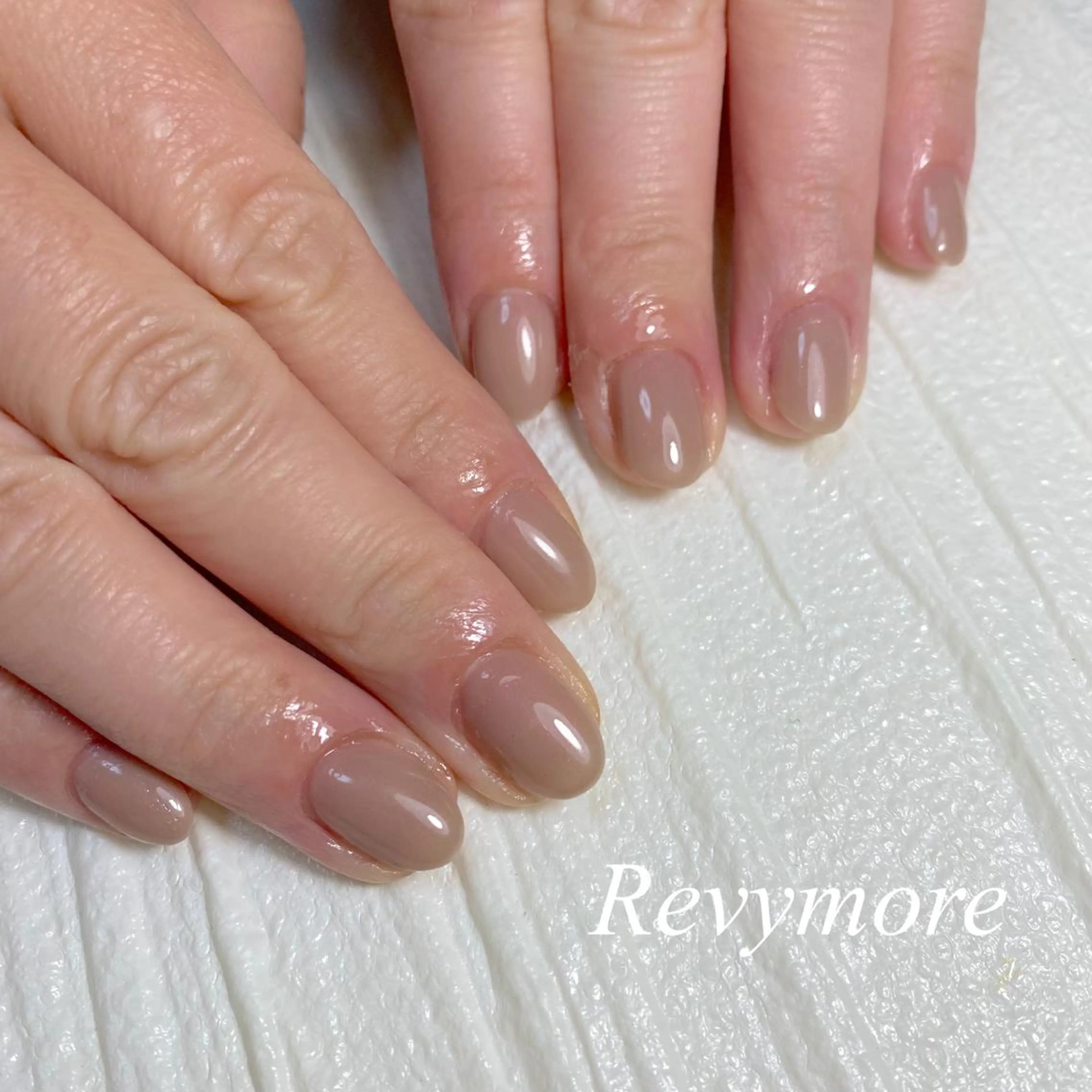 ミディアム ネイル 韓国風ヘア ジェルネイル キラキラネイル 韓国ネイル ニュアンスネイル nail salon Revymoreのネイルデザイン