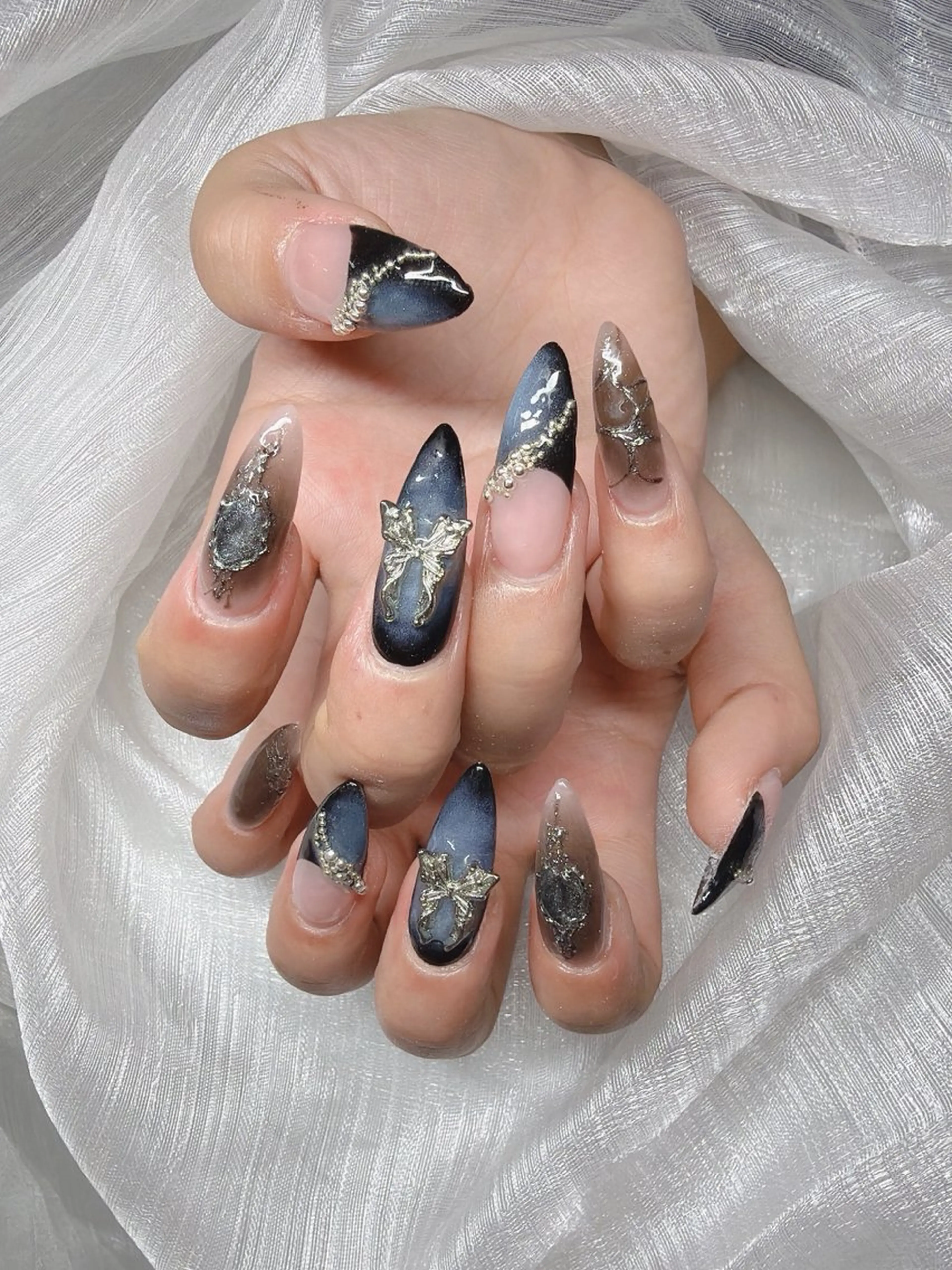 ネイル 長さ出し グラデーション 卒業式 キラキラネイル マグネットネイル ハンドネイル Lee Nailsのネイルデザイン