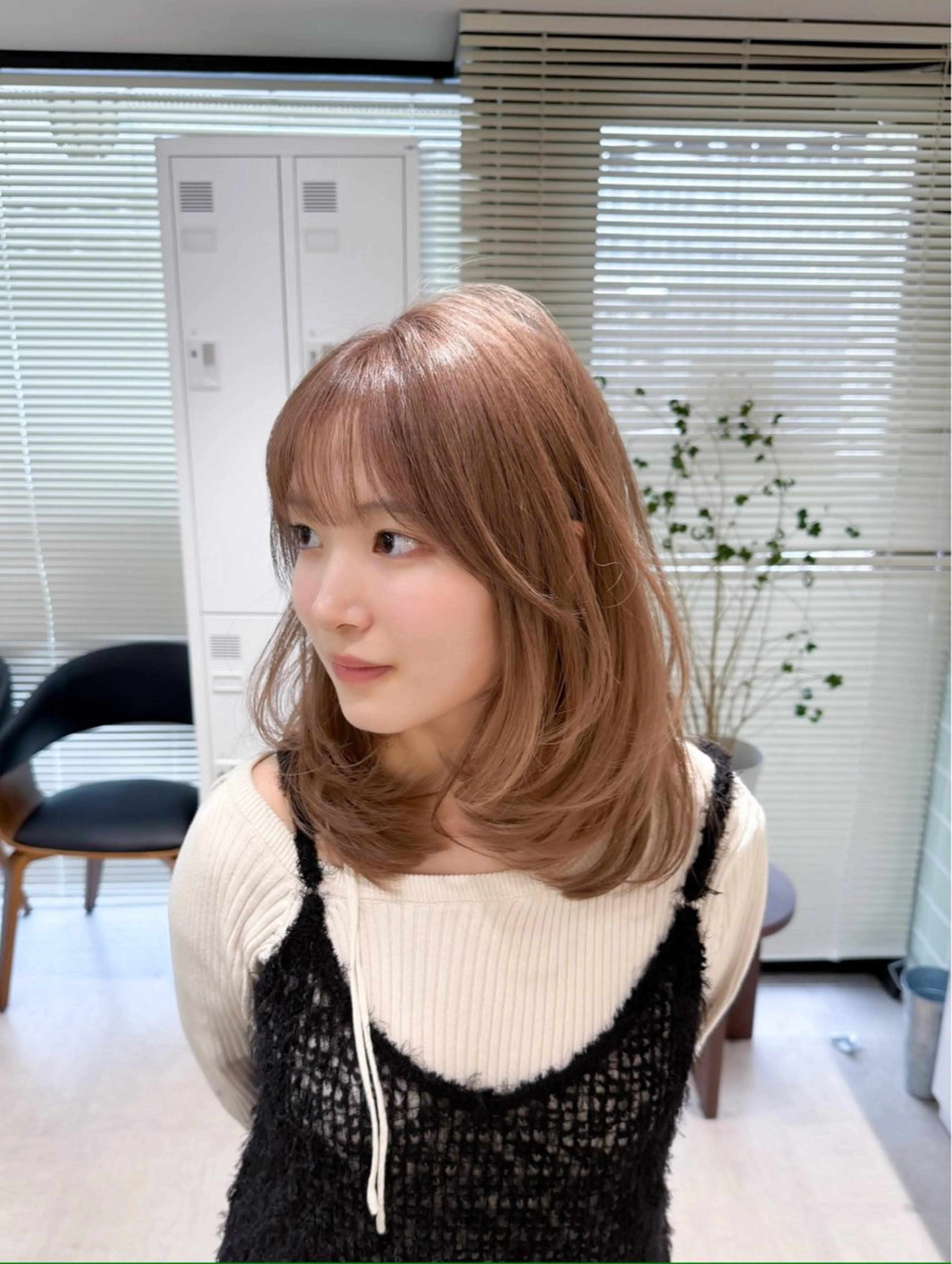 ミディアム KEIGO/ ベージュカラーのヘアスタイル