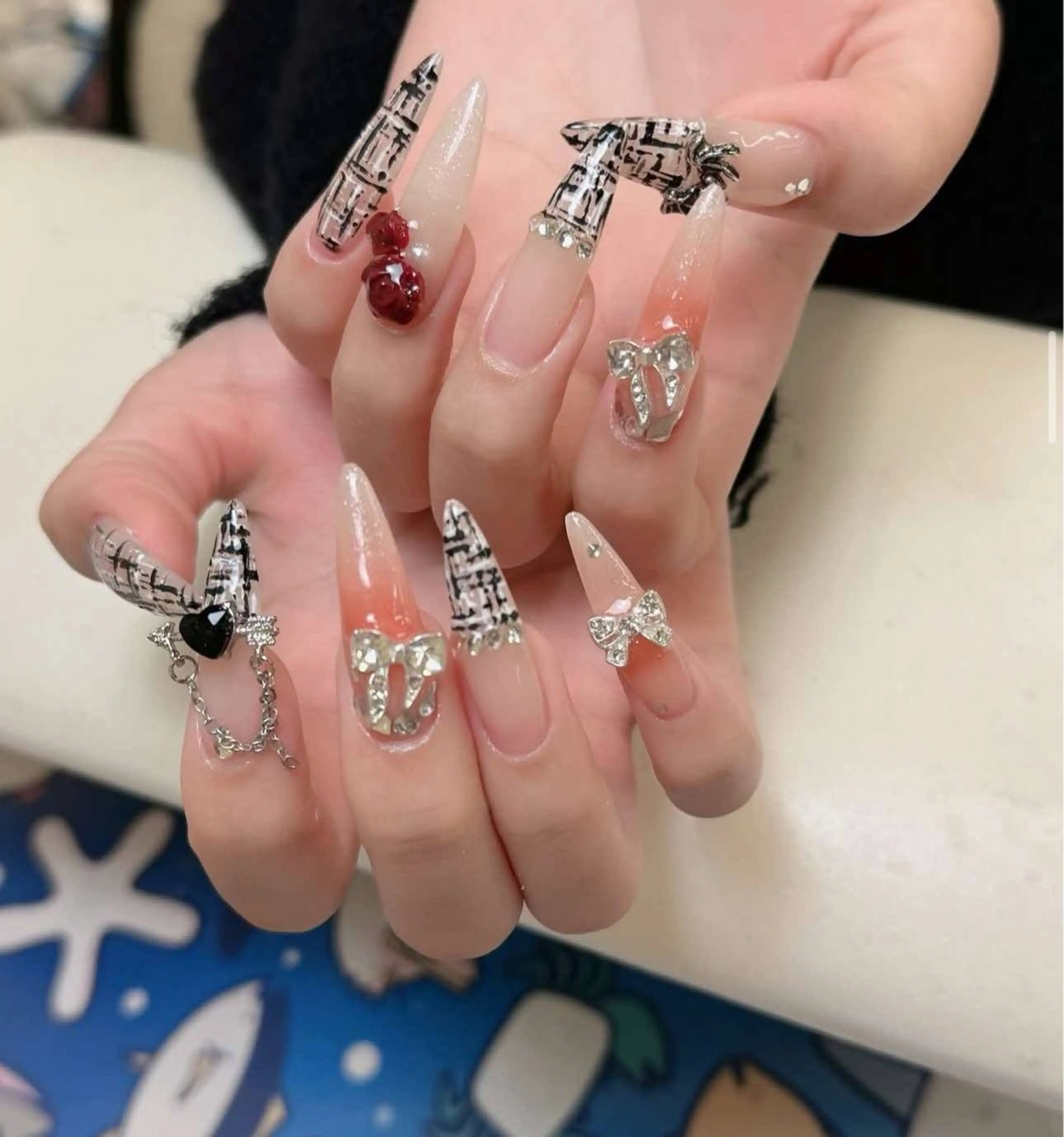 ネイル フレンチネイル ジェルネイル ハロウィン キラキラネイル 韓国ネイル H.baby Nail Salonのネイルデザイン
