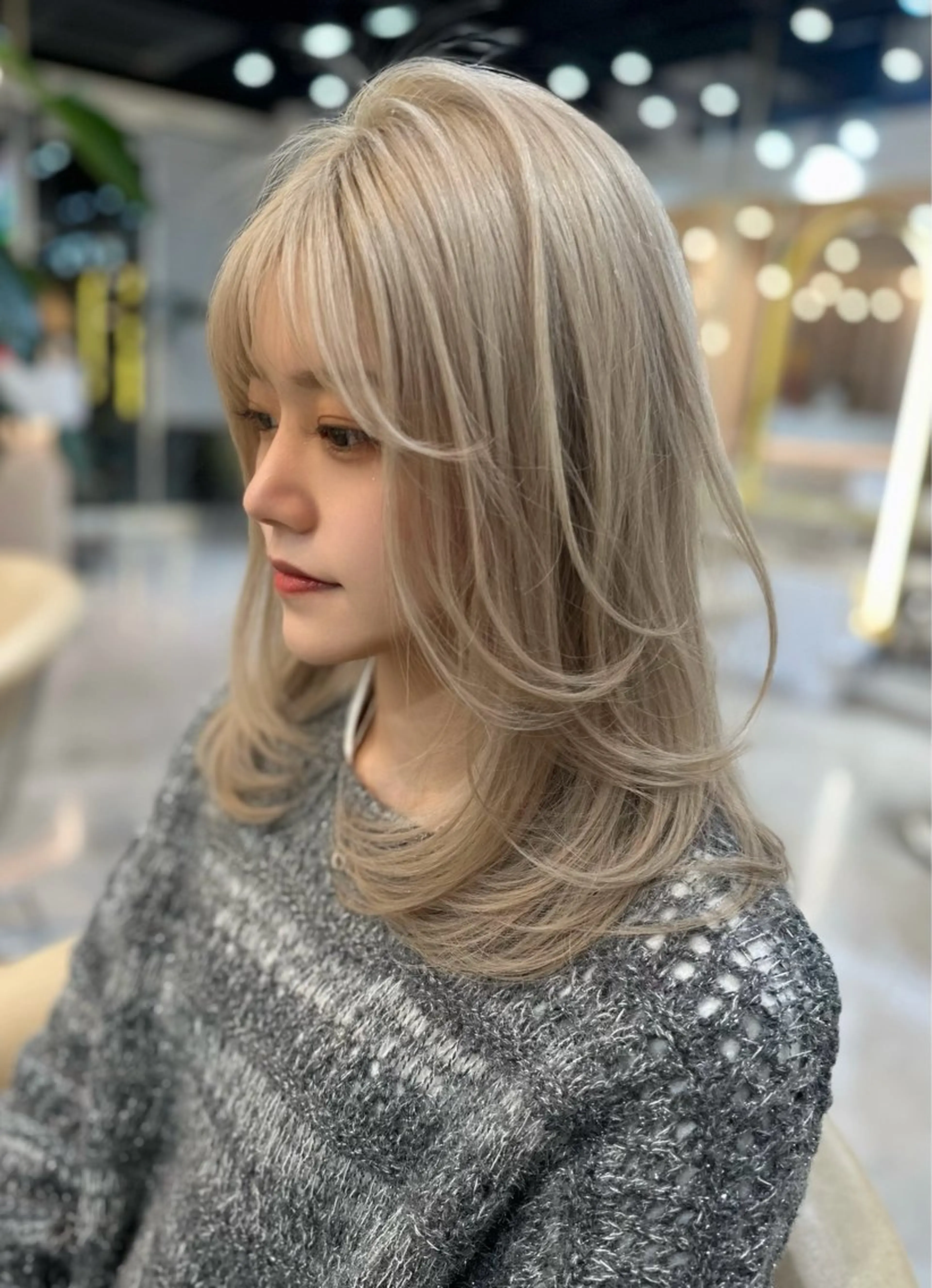 ミディアム カット トリートメント Akane レイヤー/艶カラーのヘアスタイル