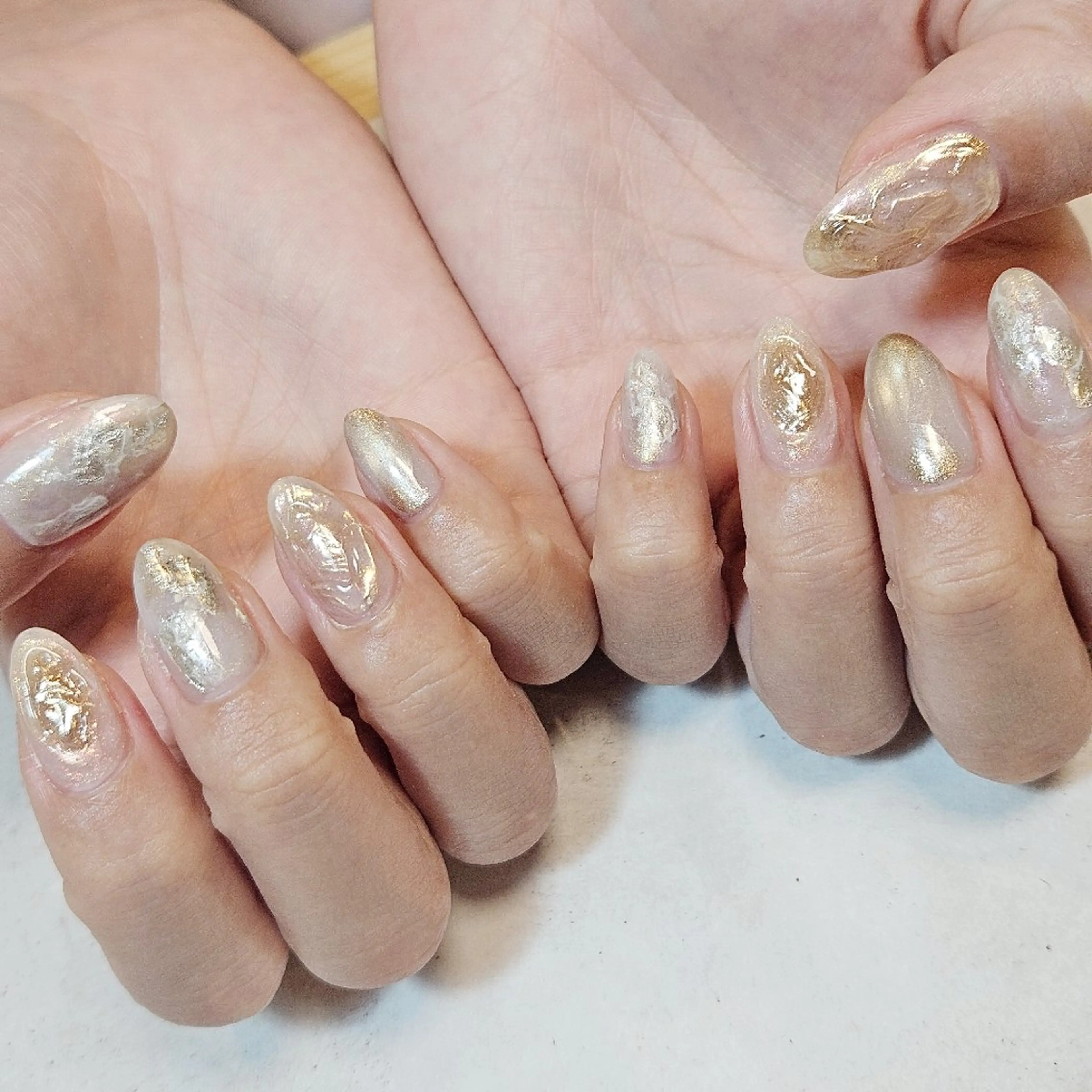 ネイル ゴールド キラキラネイル ホワイト ハンドネイル Nailsalon manoのネイルデザイン