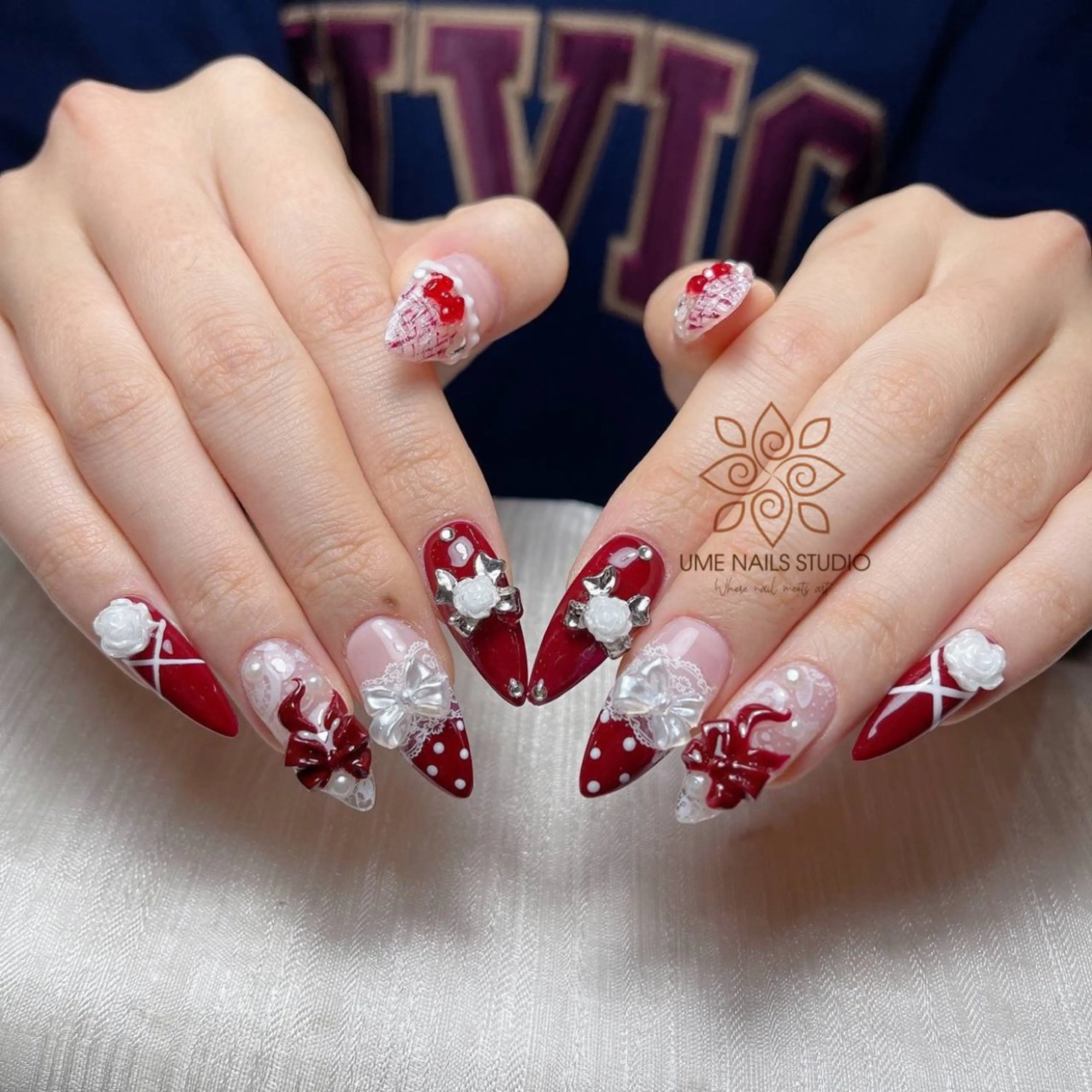 ネイル チークネイル クリアネイル ガーリー キラキラネイル 韓国ネイル ハンドネイル Ume Nail Studioのネイルデザイン