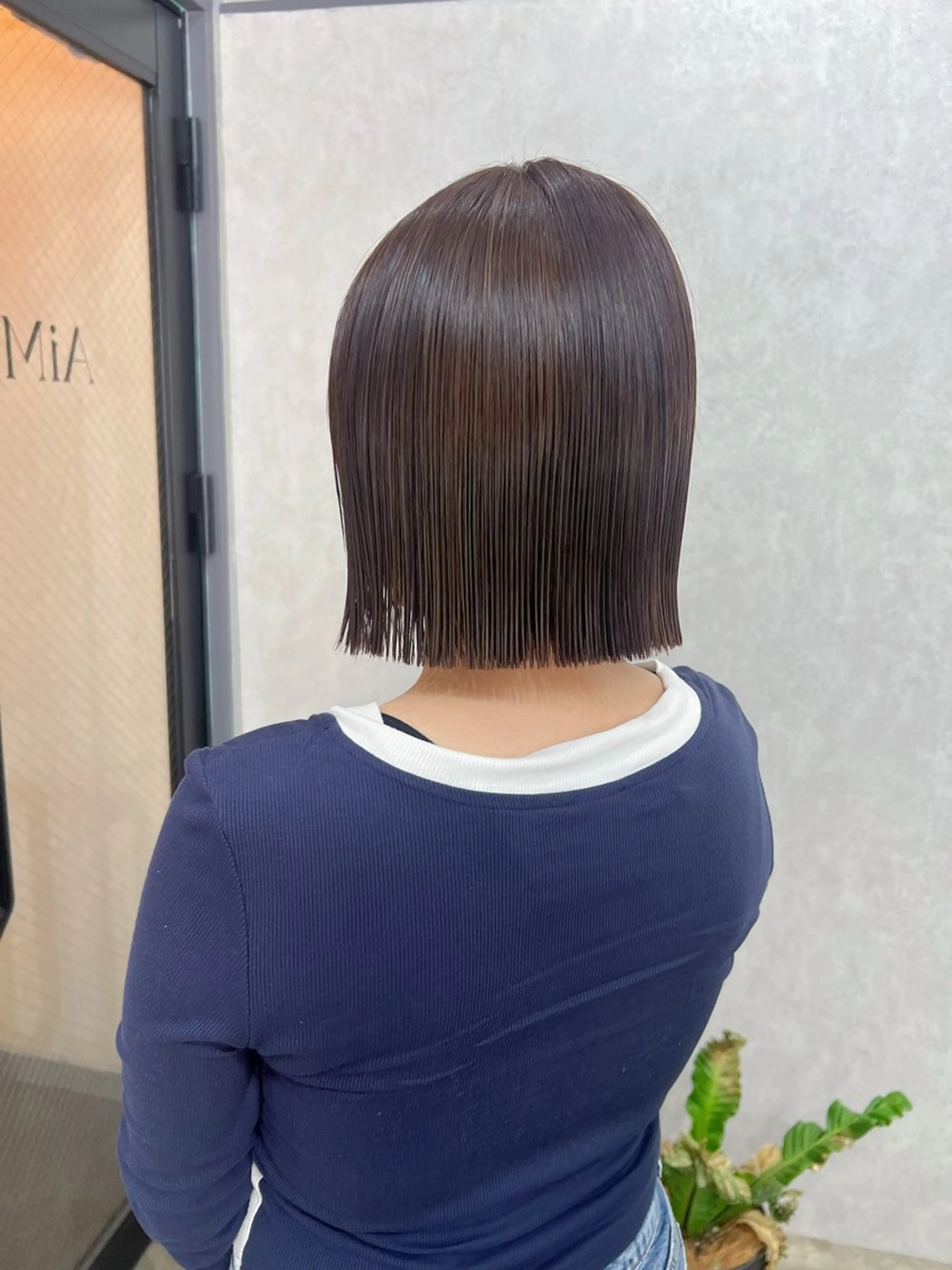 ショート カラー ベージュカラー ブリーチ ケアブリーチ グレージュ ハイトーンカラー YUI ハイトーンカラーのヘアスタイル