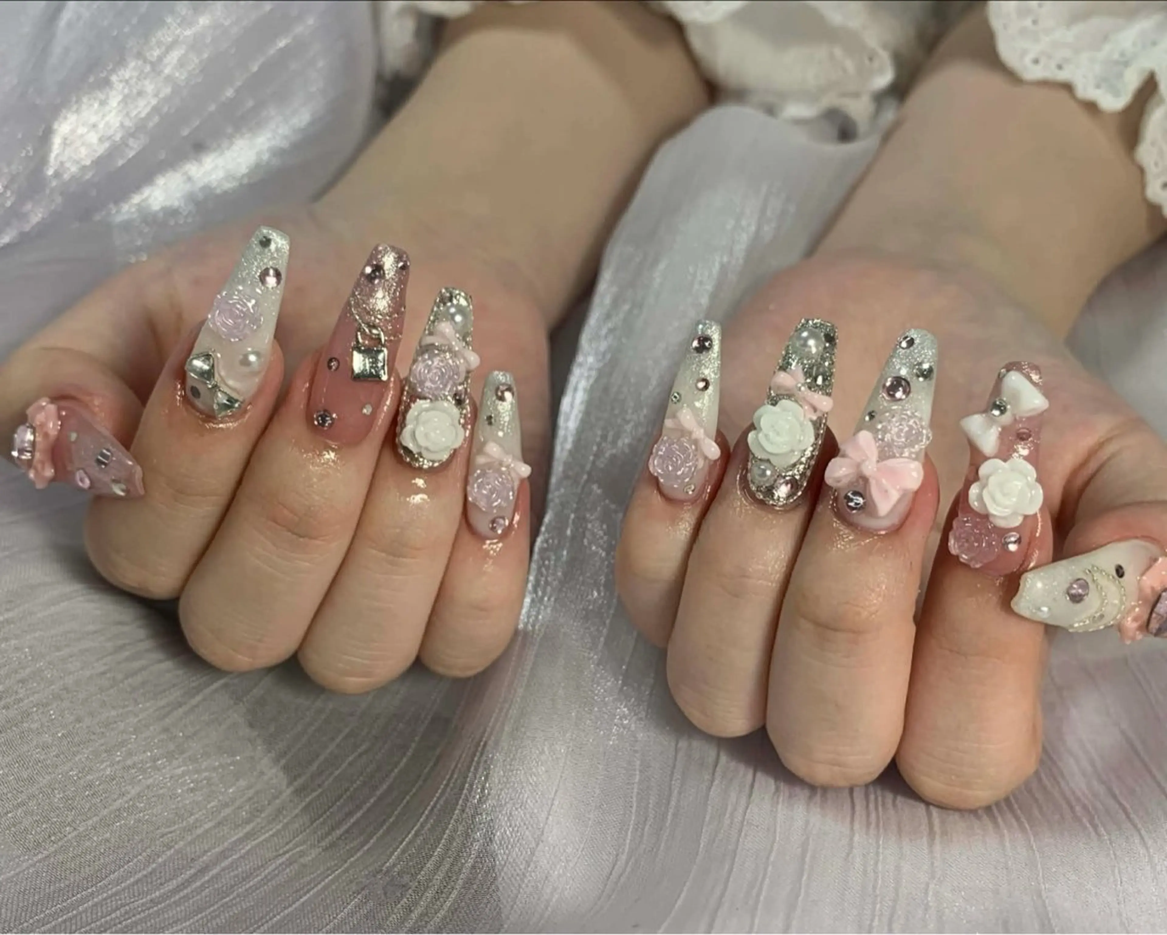 ネイル オーロラネイル クリアネイル フラッシュネイル ジェルネイル グラデーション ハンドネイル ZUZU AMEE NAILのネイルデザイン