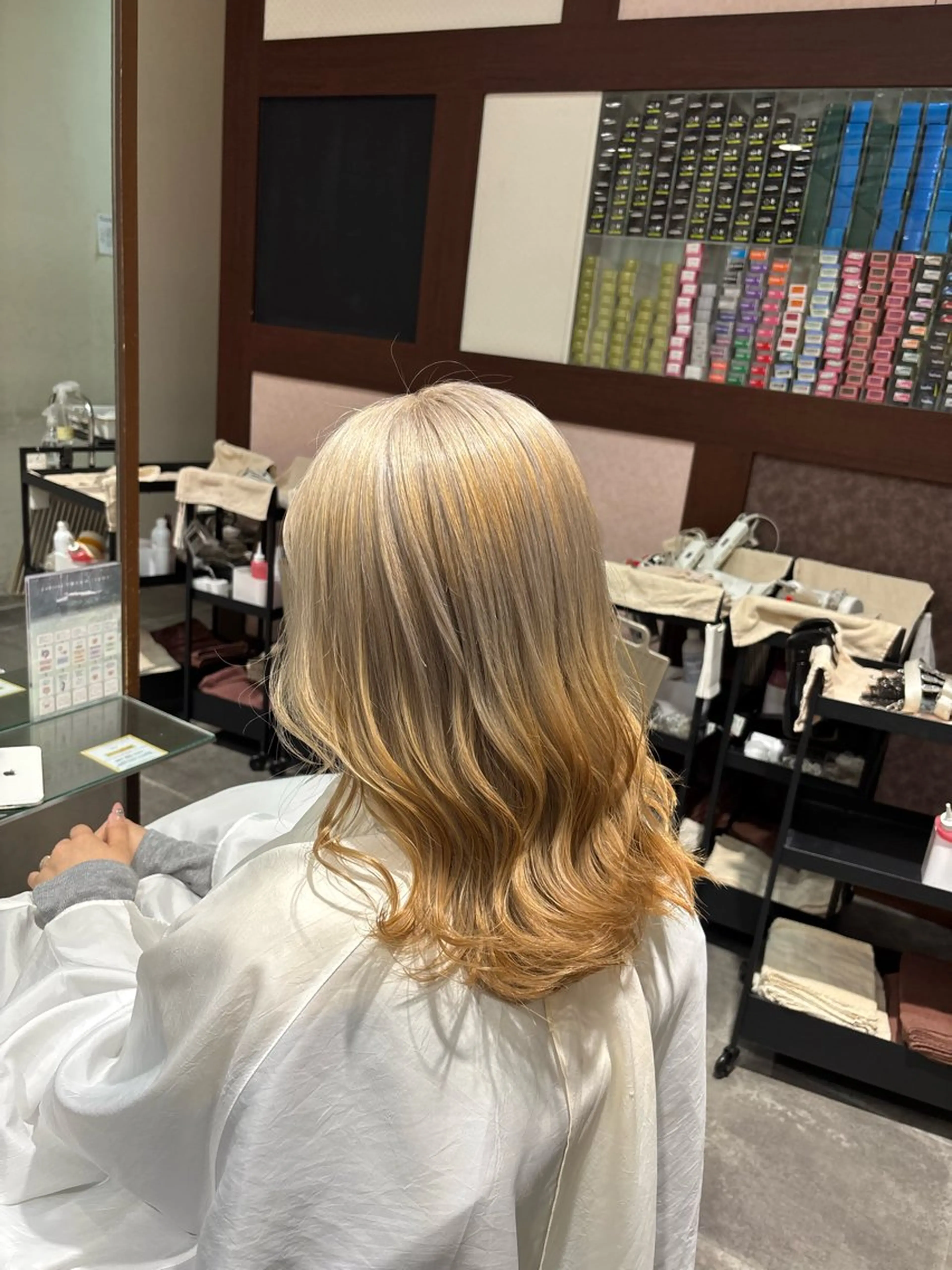 カラー ハイトーンカラー 🌟心斎橋レイヤー 艶ハイトーン/ウルフのヘアスタイル