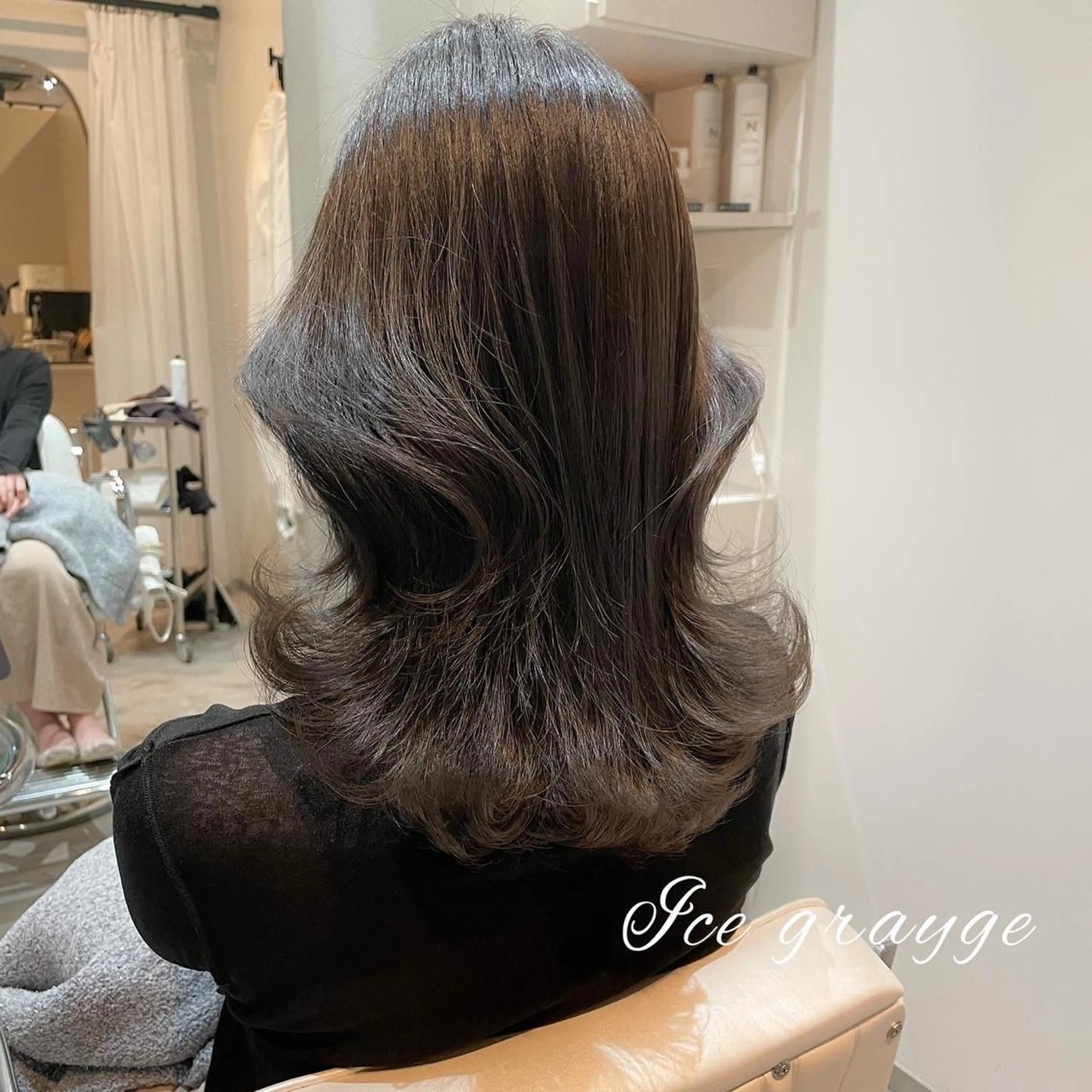 ミディアム アイスグレージュ くびれヘア 韓国風ヘア LOMA🇰🇷 銀座クボタのヘアスタイル