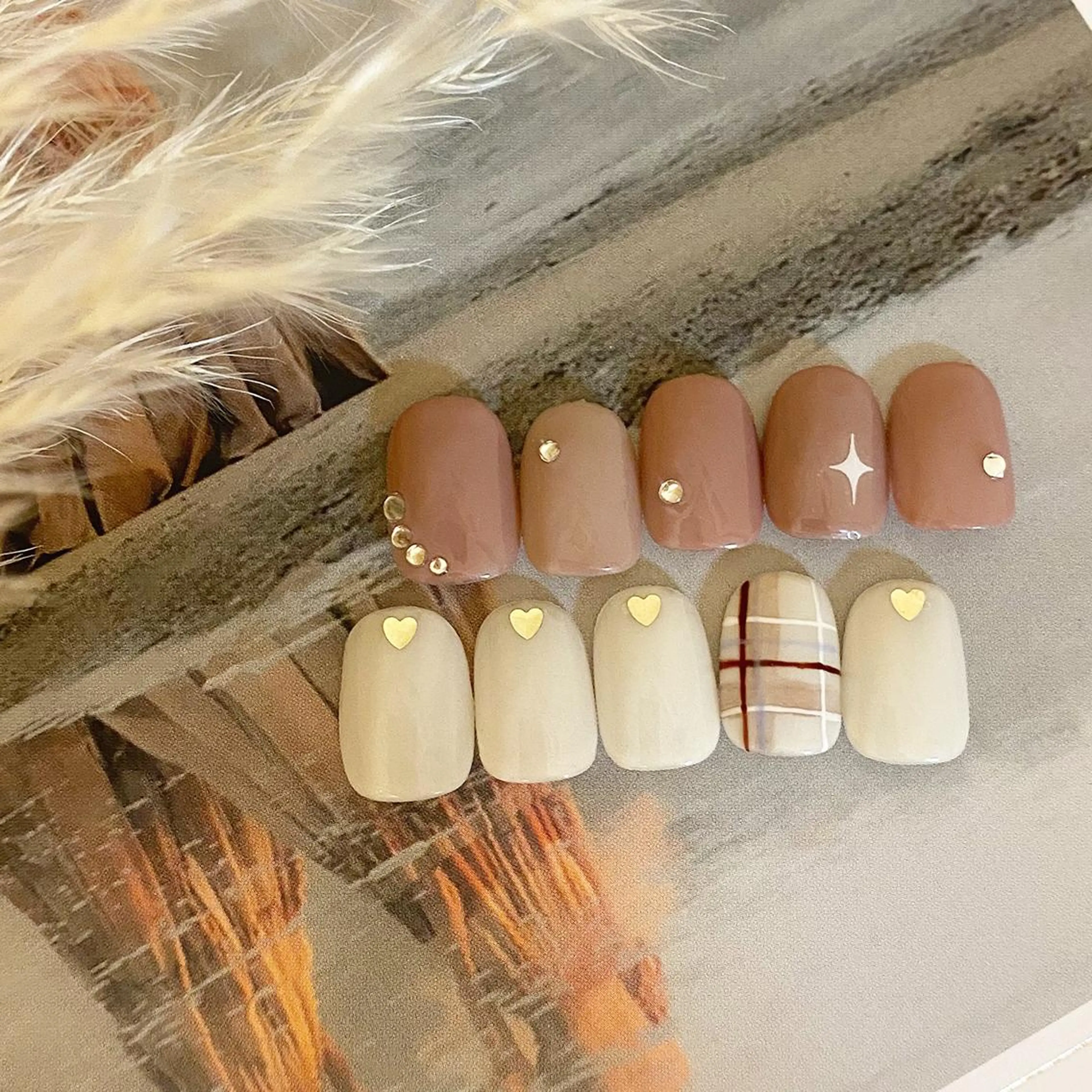 ネイル ドット バレンタイン 冬ネイル h.ours _のネイルデザイン