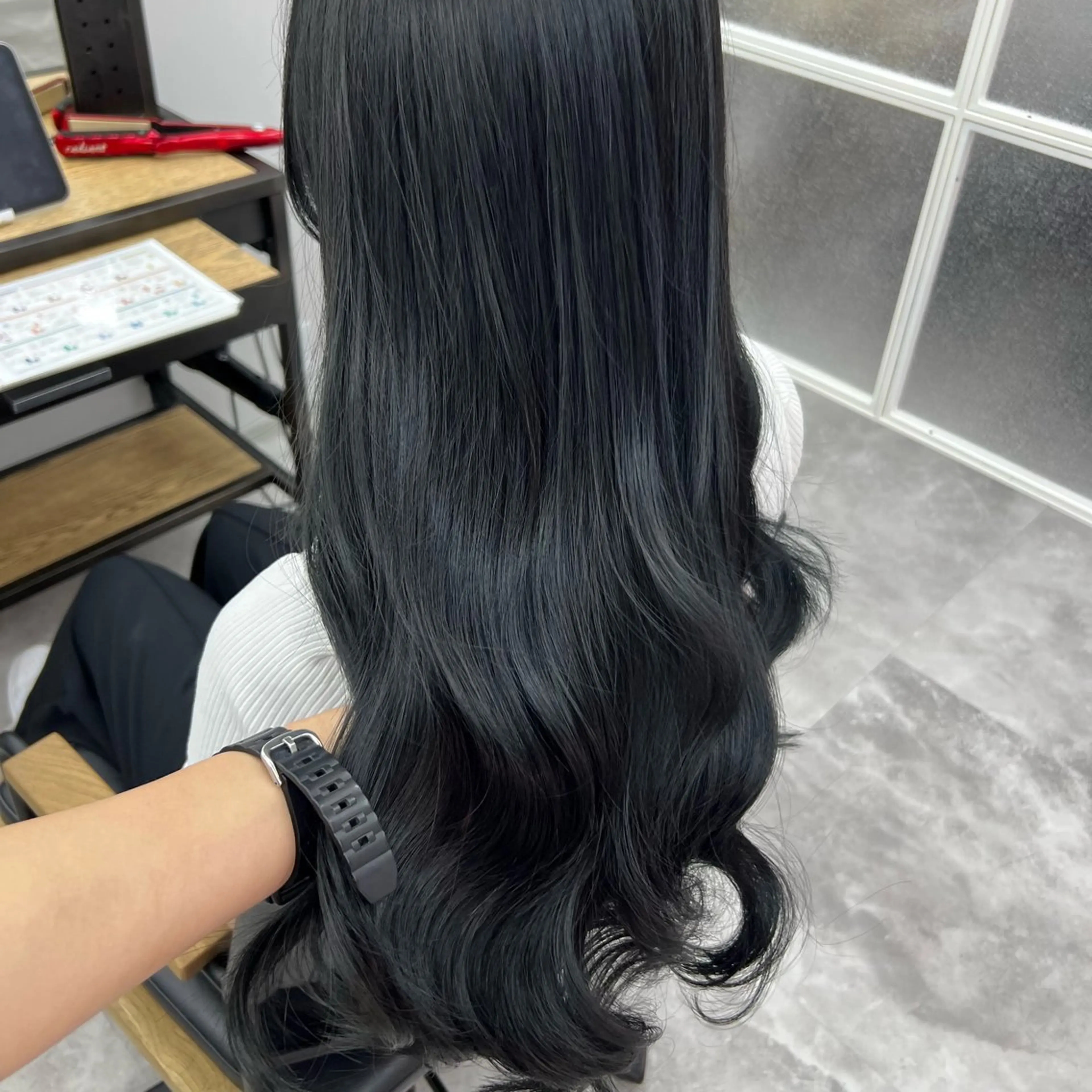 ロング ヘアカラー 岸下 理緒のヘアスタイル