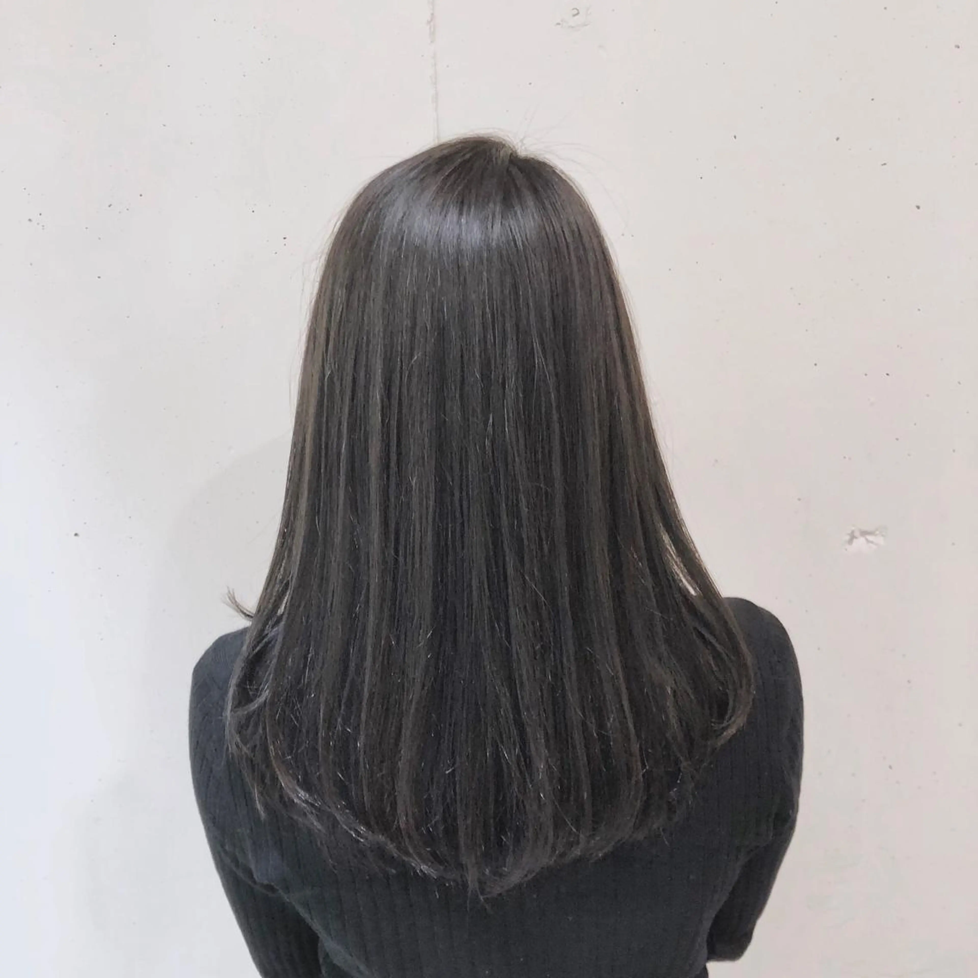 セミロング カラー パーマ ヘアアレンジ バレイヤージュ ブリーチ 透明感カラー グラデーションカラー グレージュ カット 縮毛矯正 トリートメント ヘッドスパ 【ツヤ髪美容師】 ツダケイスケのヘアスタイル