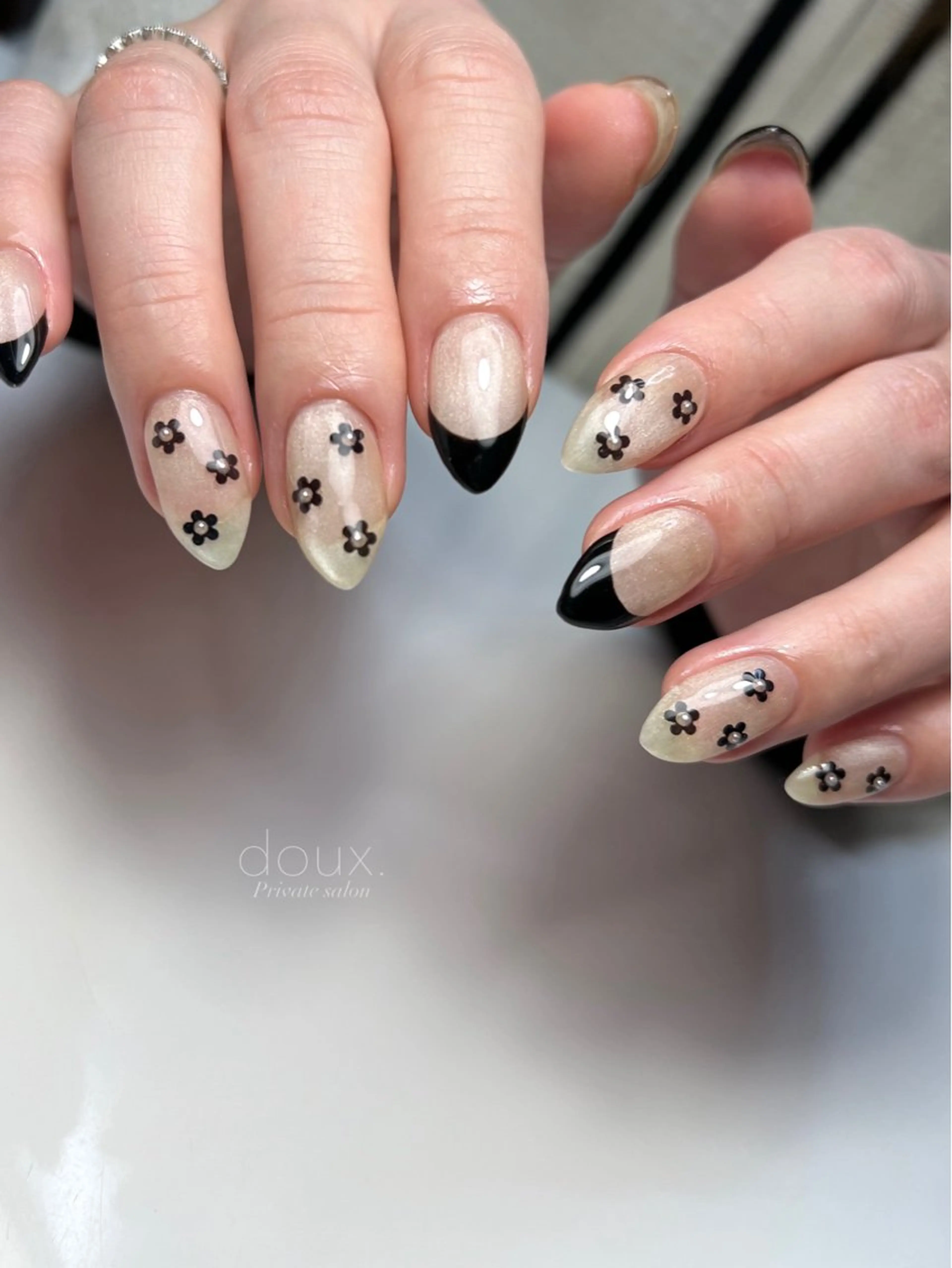 ネイル アートネイル フラワーネイル フレンチネイル ホログラムネイル 韓国ネイル ハンドネイル doux. nailのネイルデザイン