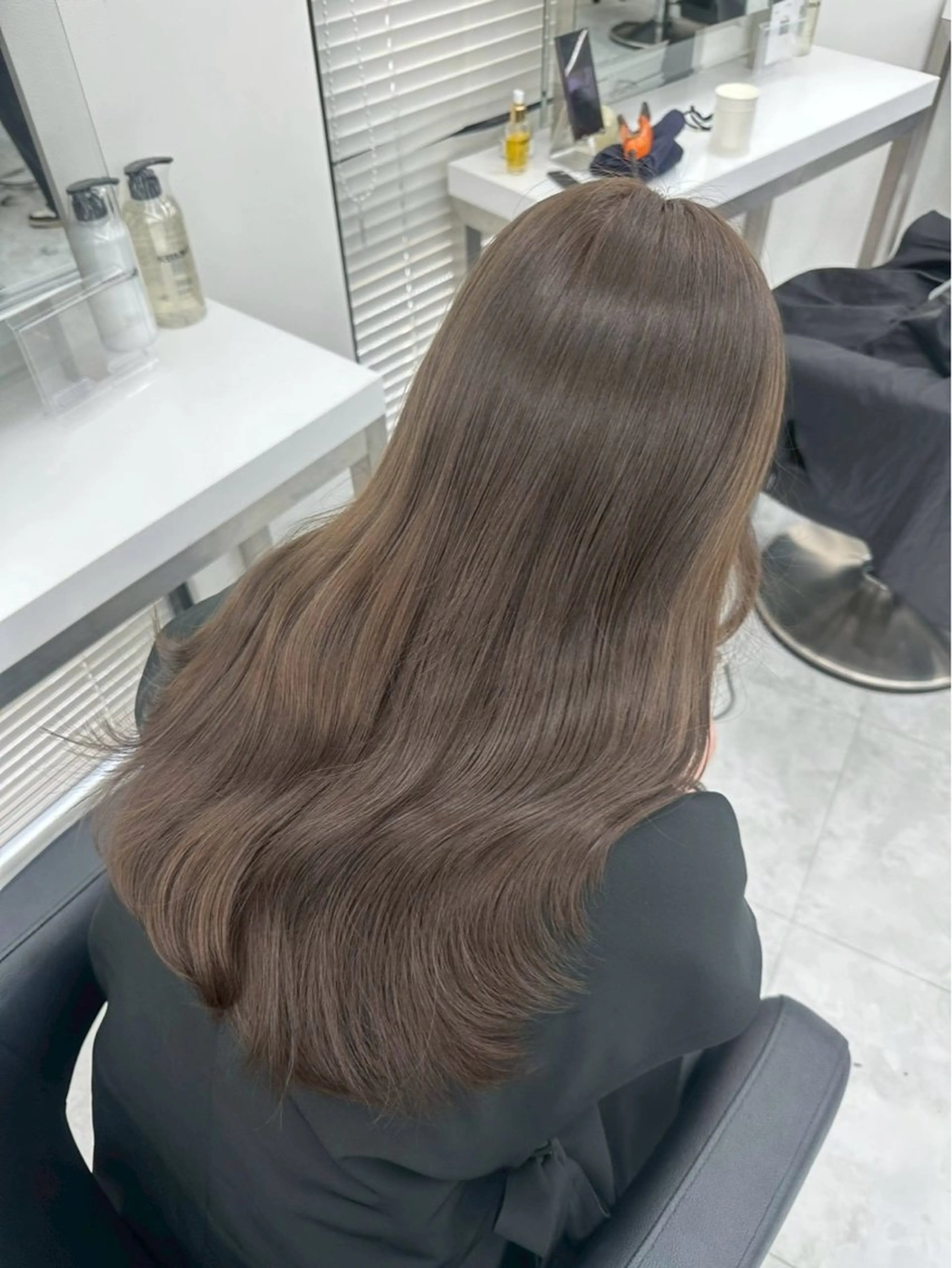 ロング カラー 小松 咲良のヘアスタイル