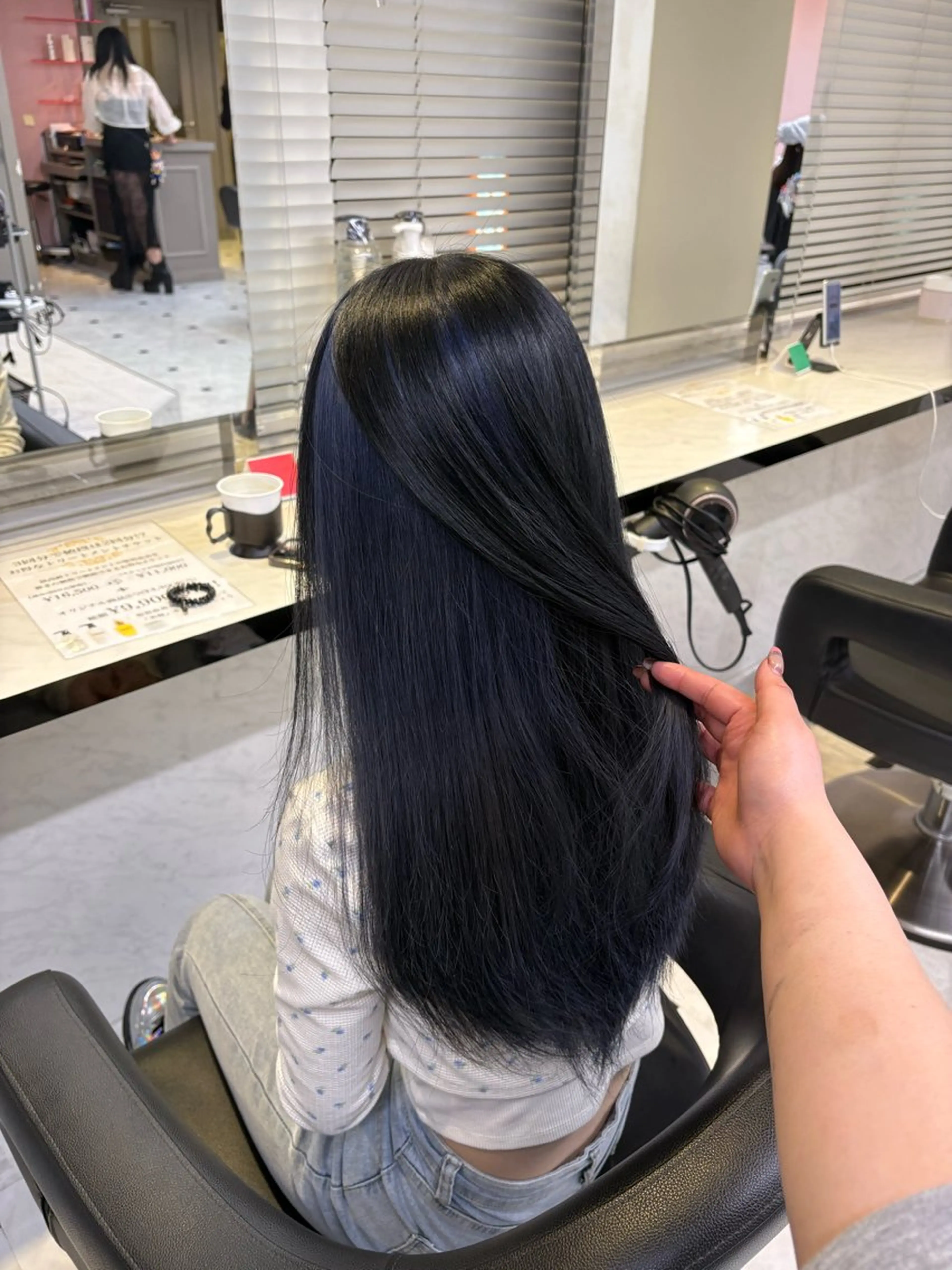 ロング カラー ヘアカラー トリートメント 透明感ベージュカラー 🪞上野🪞AIのヘアスタイル