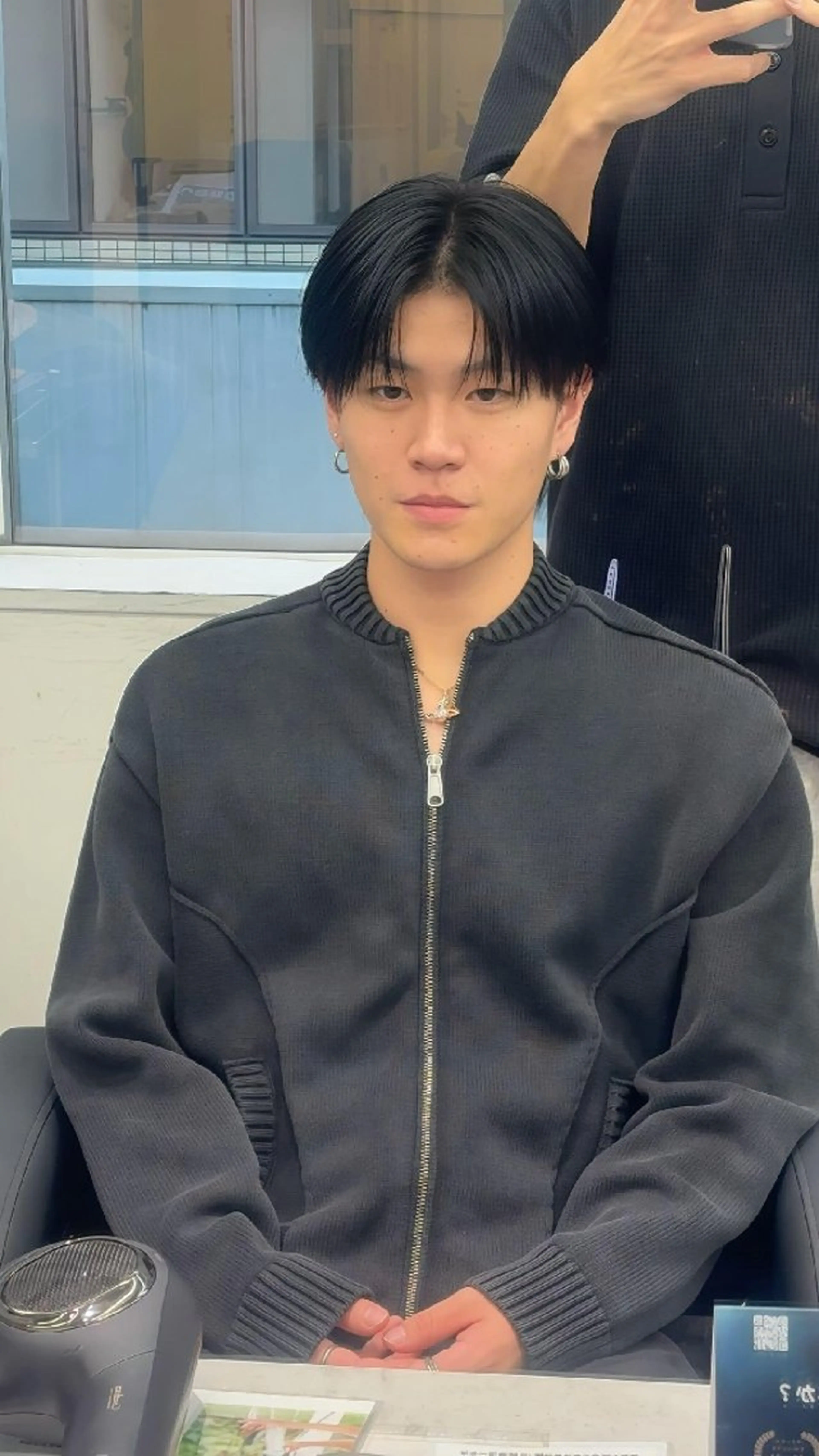 メンズ センターパート PELE/栄/ ブリーチ/SOAのヘアスタイル