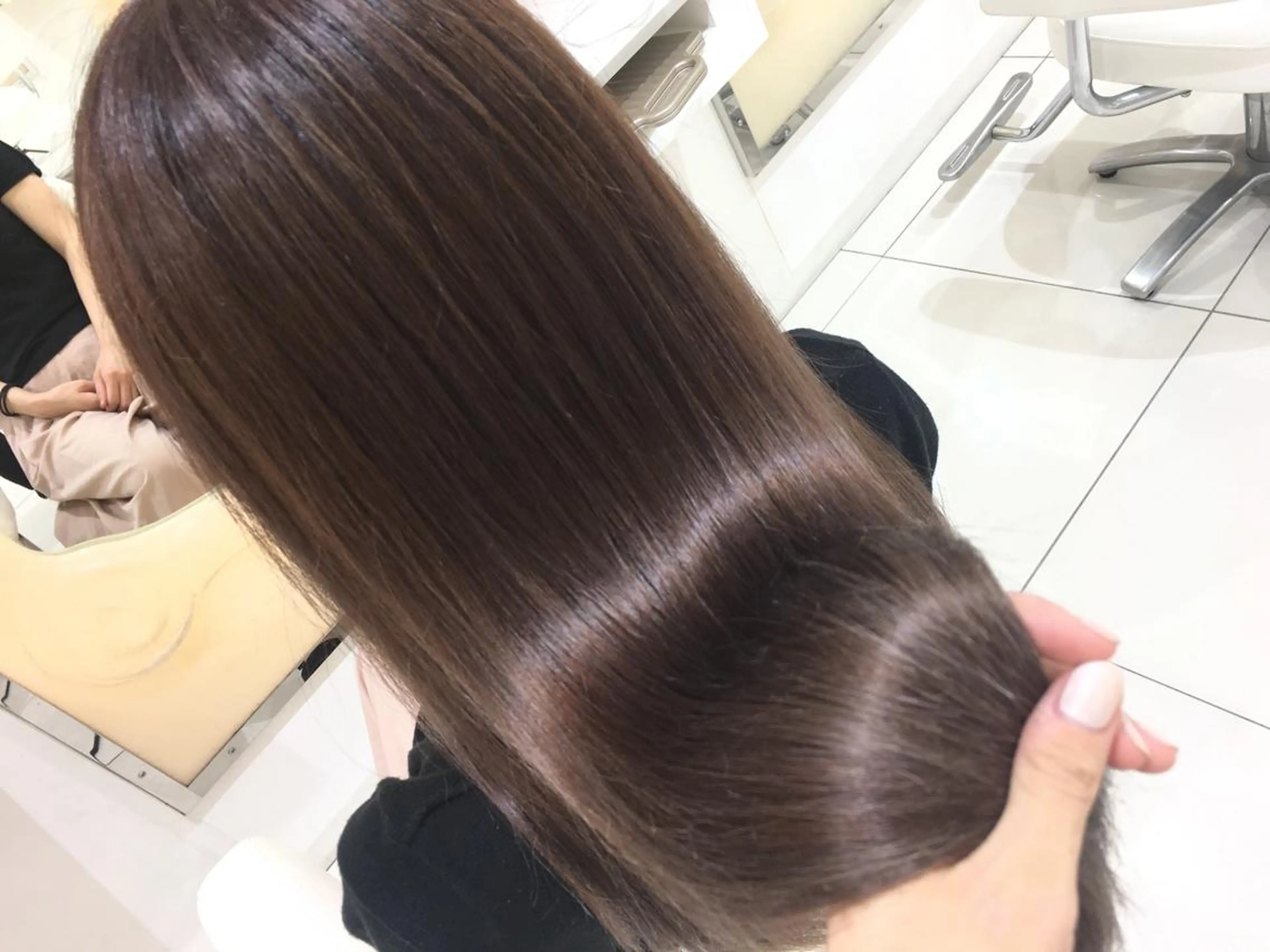 セミロング カラー ハイライトカラー イルミナカラー ハイライト TOMOKA 艶髪/透明感カラーのヘアスタイル