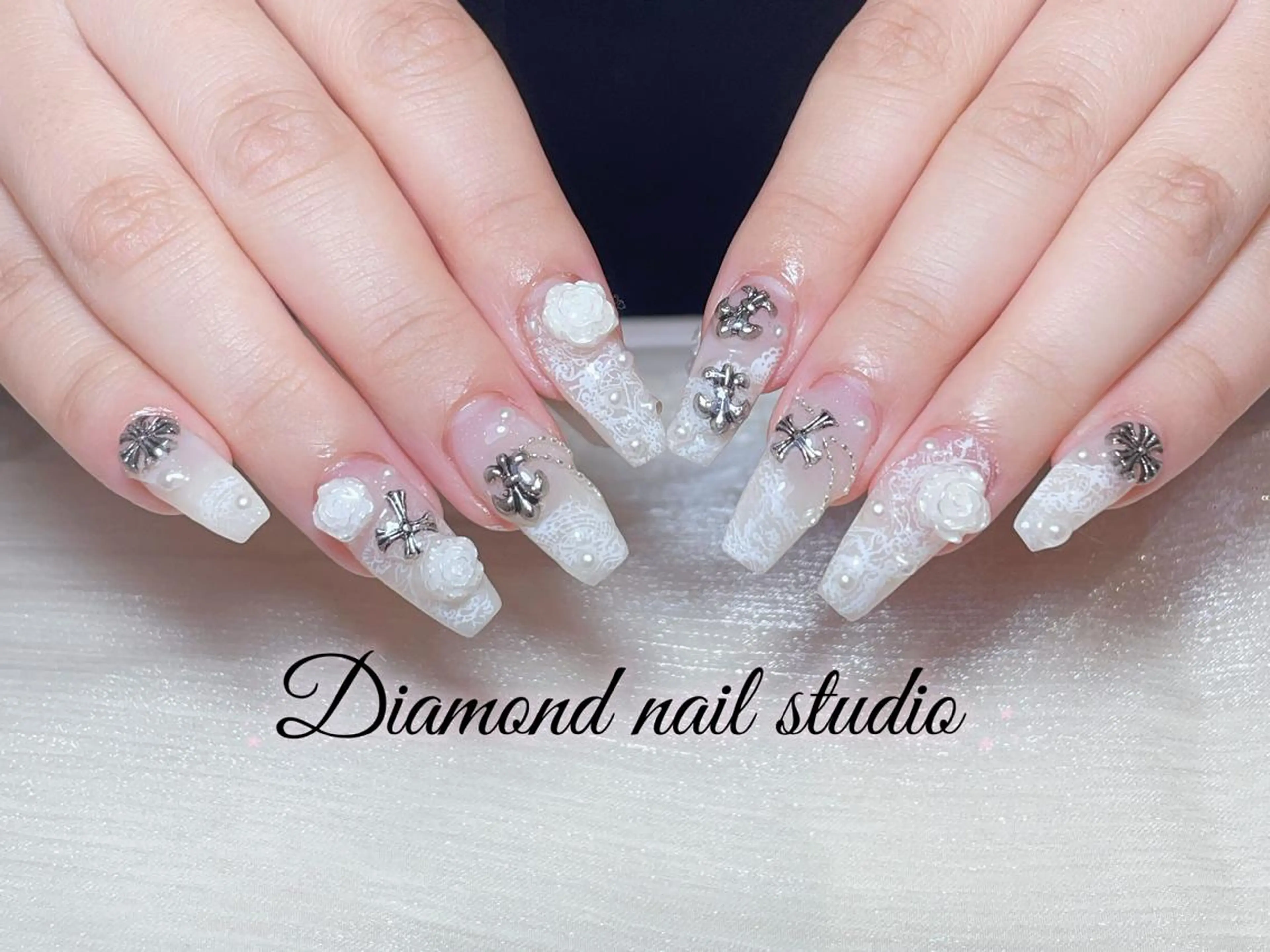 ネイル アートネイル オーロラネイル ガーリー キラキラネイル マグネットネイル ハンドネイル ハンドケア Plenty 💞のネイルデザイン