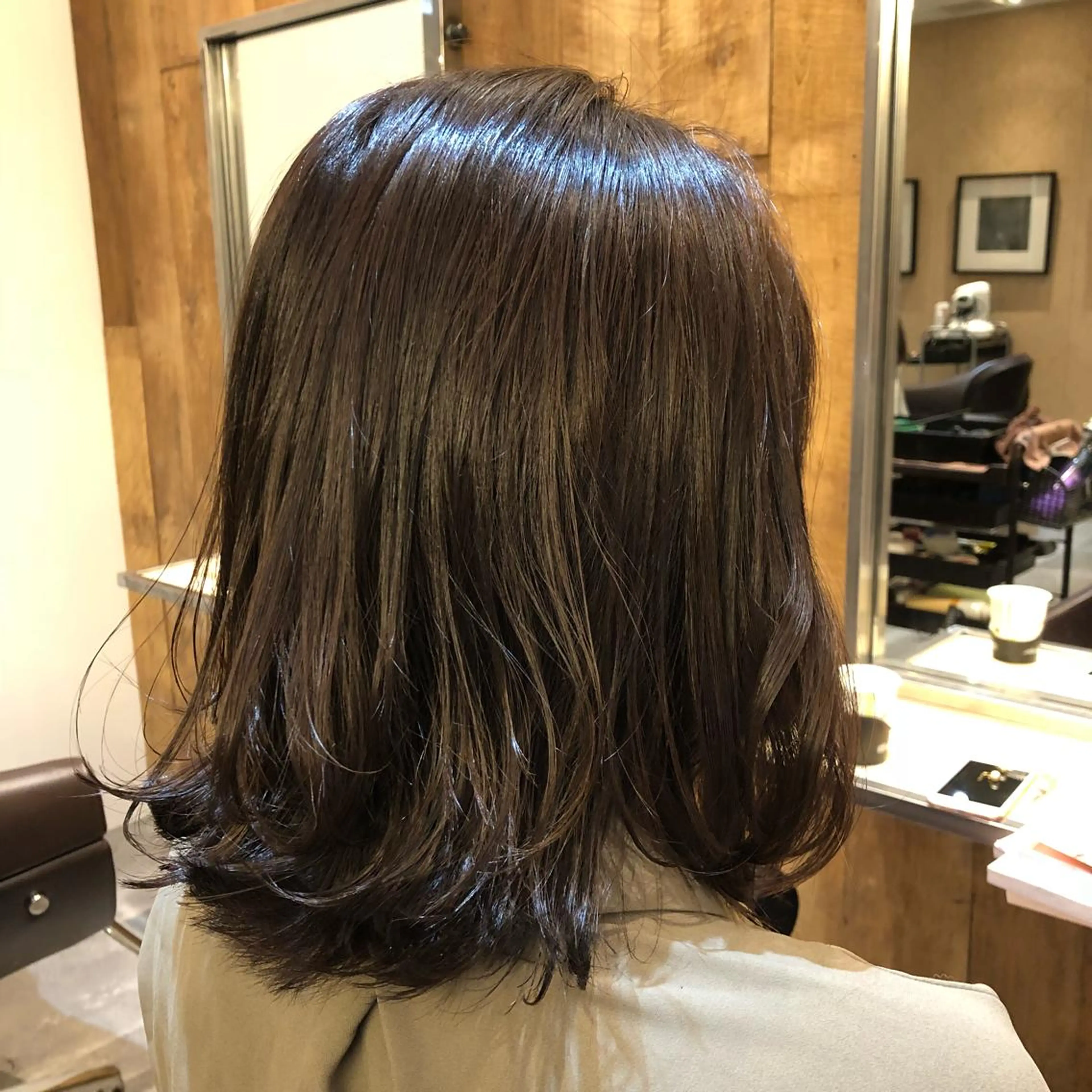 ミディアム カラー 外ハネヘア 小松崎 友宏のヘアスタイル