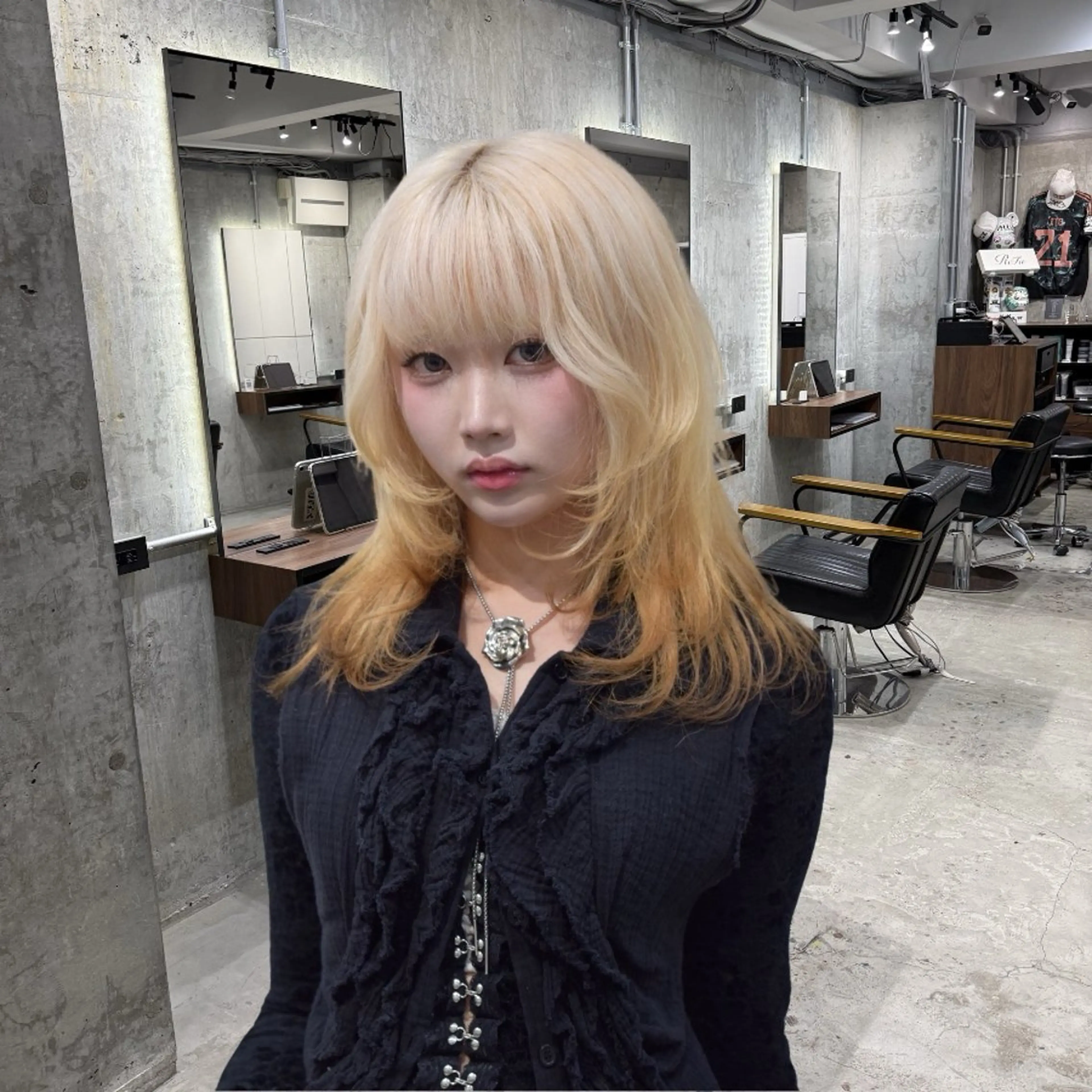 セミロング カラー ブリーチ ブロンド ホワイトブロンド ホワイトブロンド RIKUTOのヘアスタイル