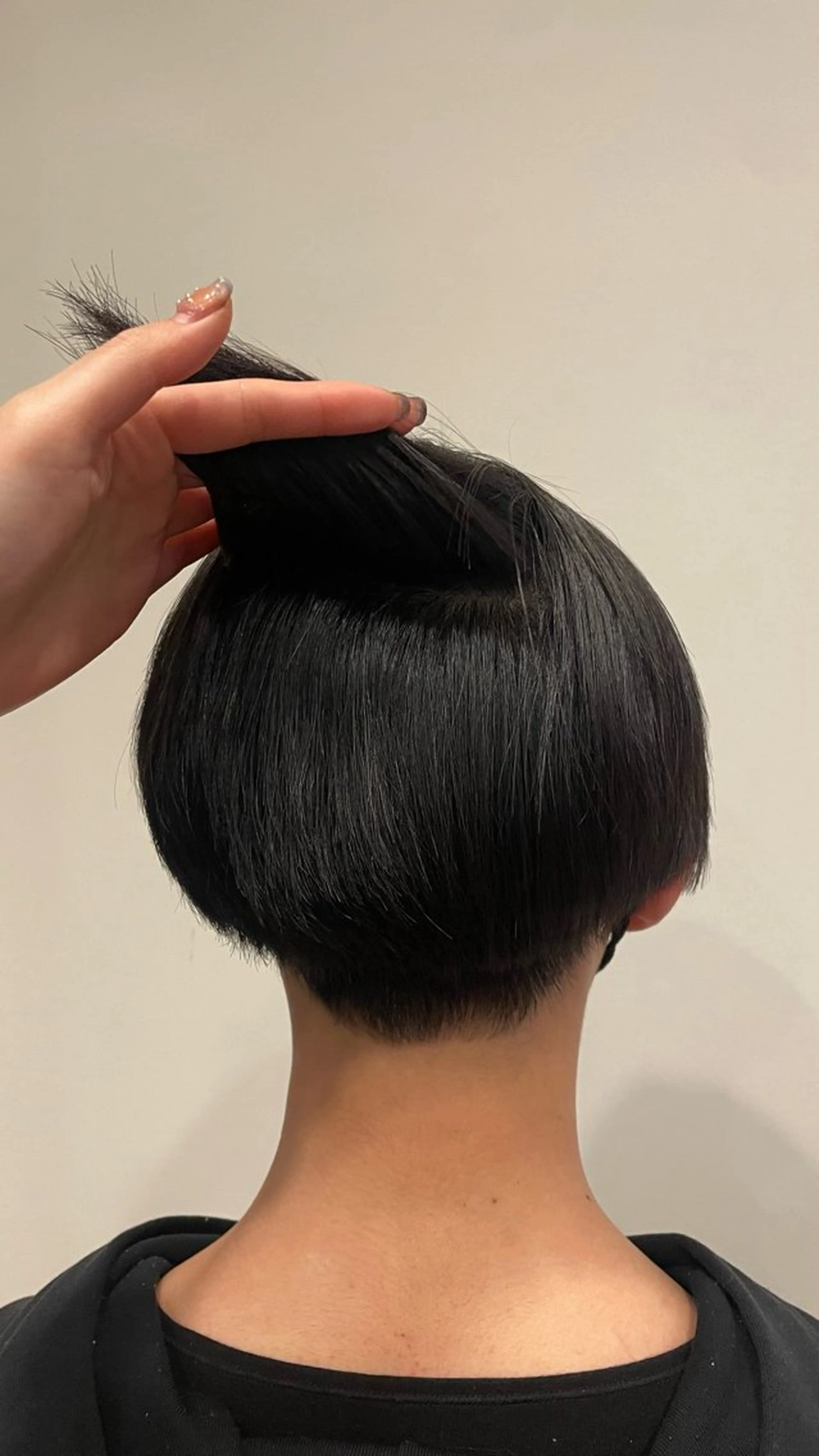 ショート 酸性ストレート ヤスダ ホノカのヘアスタイル