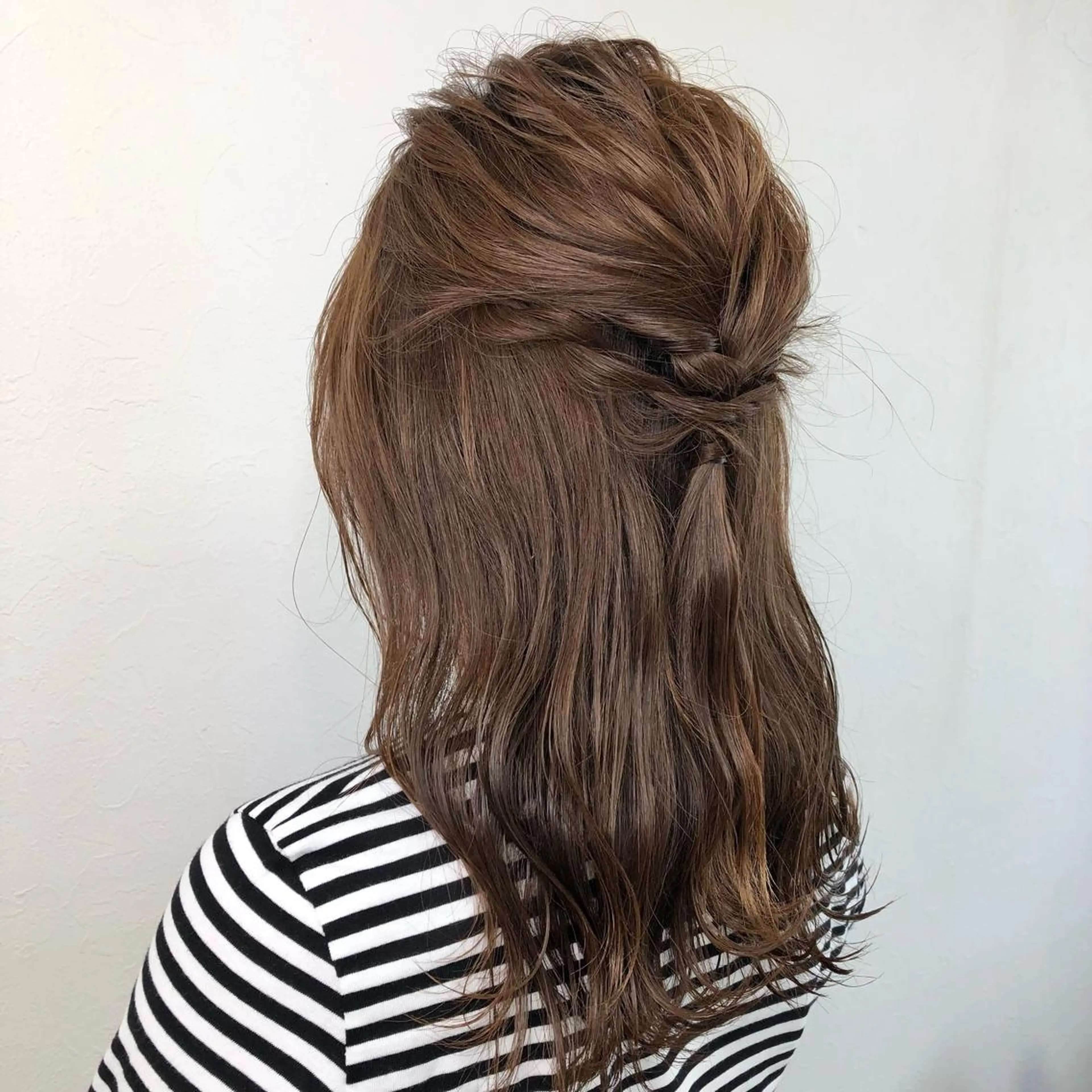 ミディアム ヘアアレンジ 鶴﨑 美優亜のヘアスタイル