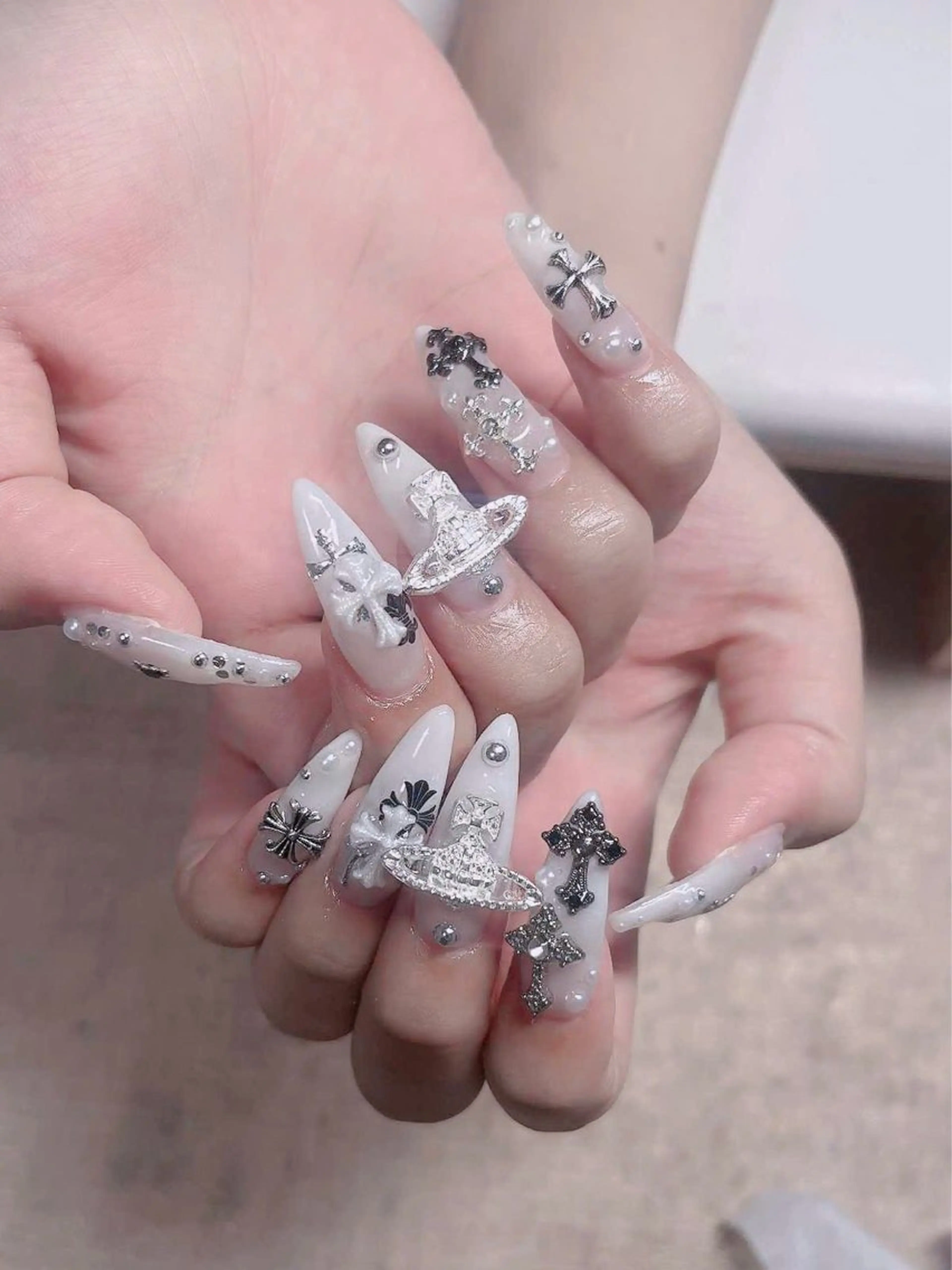 ネイル フレンチネイル ジェルネイル ハロウィン キラキラネイル 韓国ネイル H.baby Nail Salonのネイルデザイン