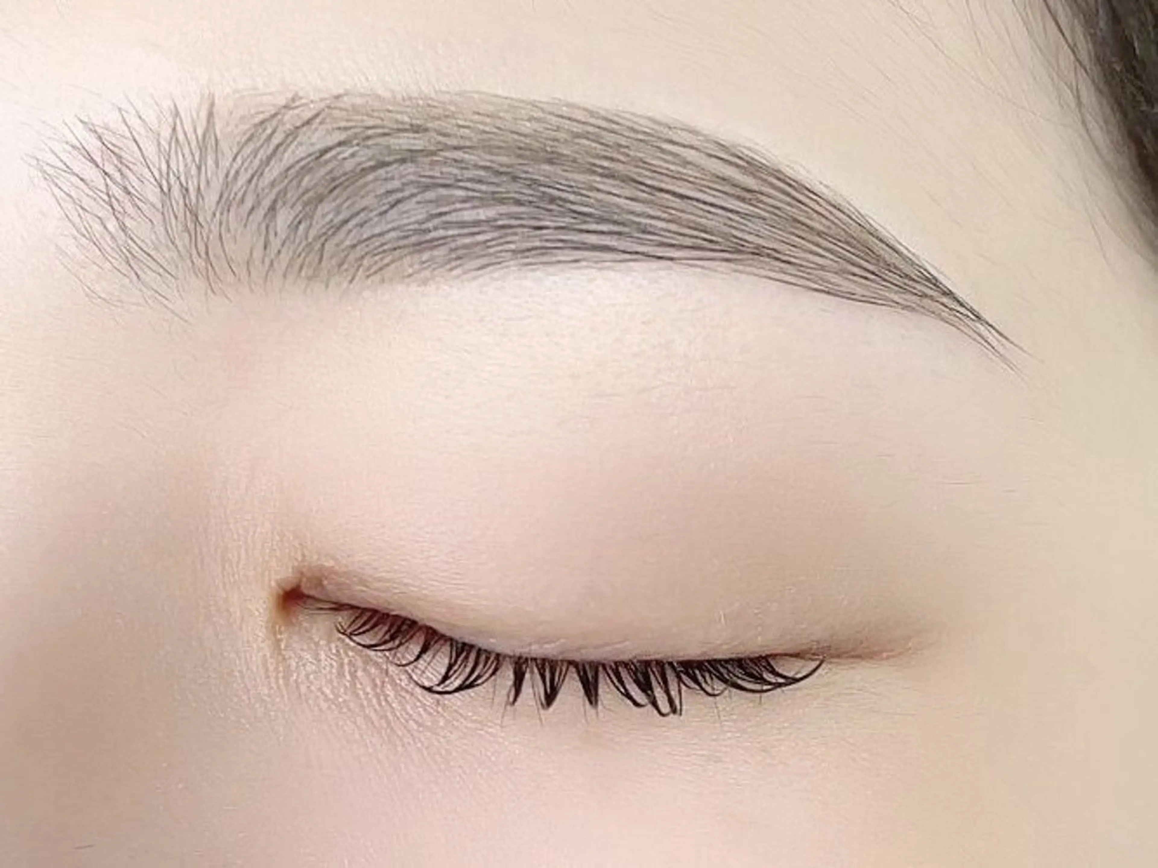 韓国風の平行眉もお任せ☆メンズにも人気◎アイブロウWAX ¥4980の写真