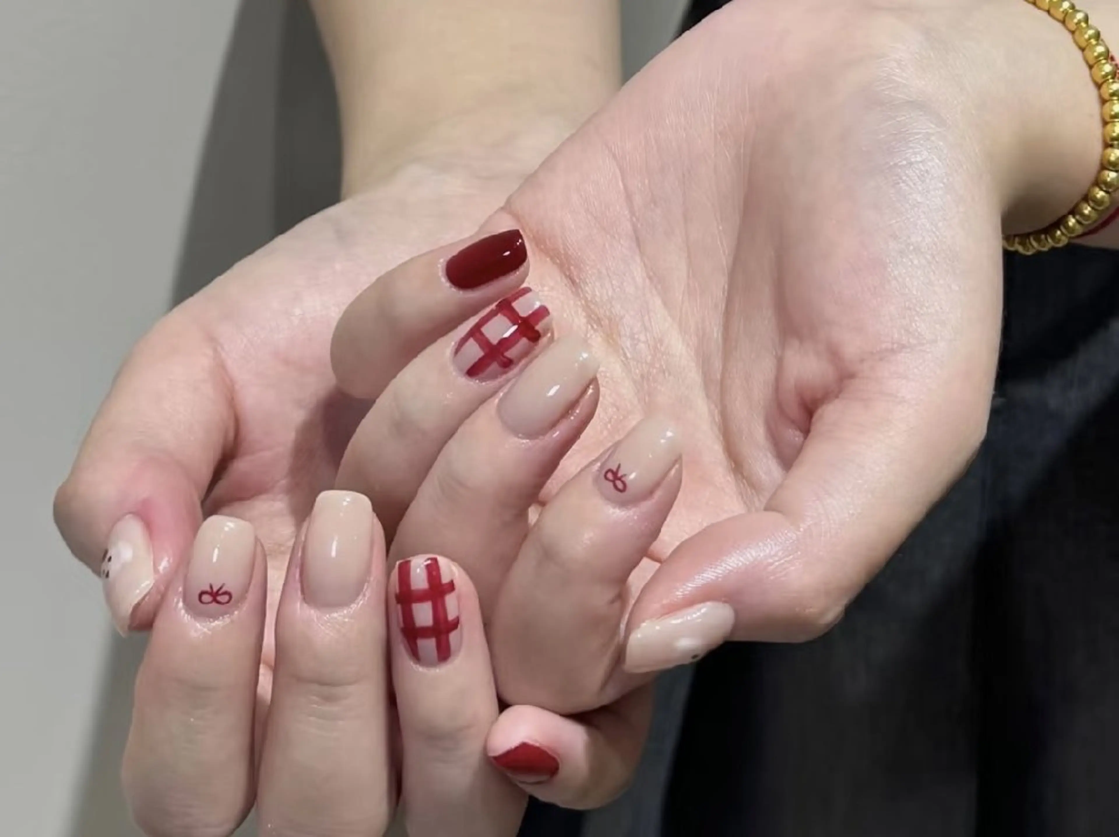 ネイル チークネイル 長さ出し フレンチネイル ジェルネイル キラキラネイル ハンドネイル UM Nail Salonのネイルデザイン