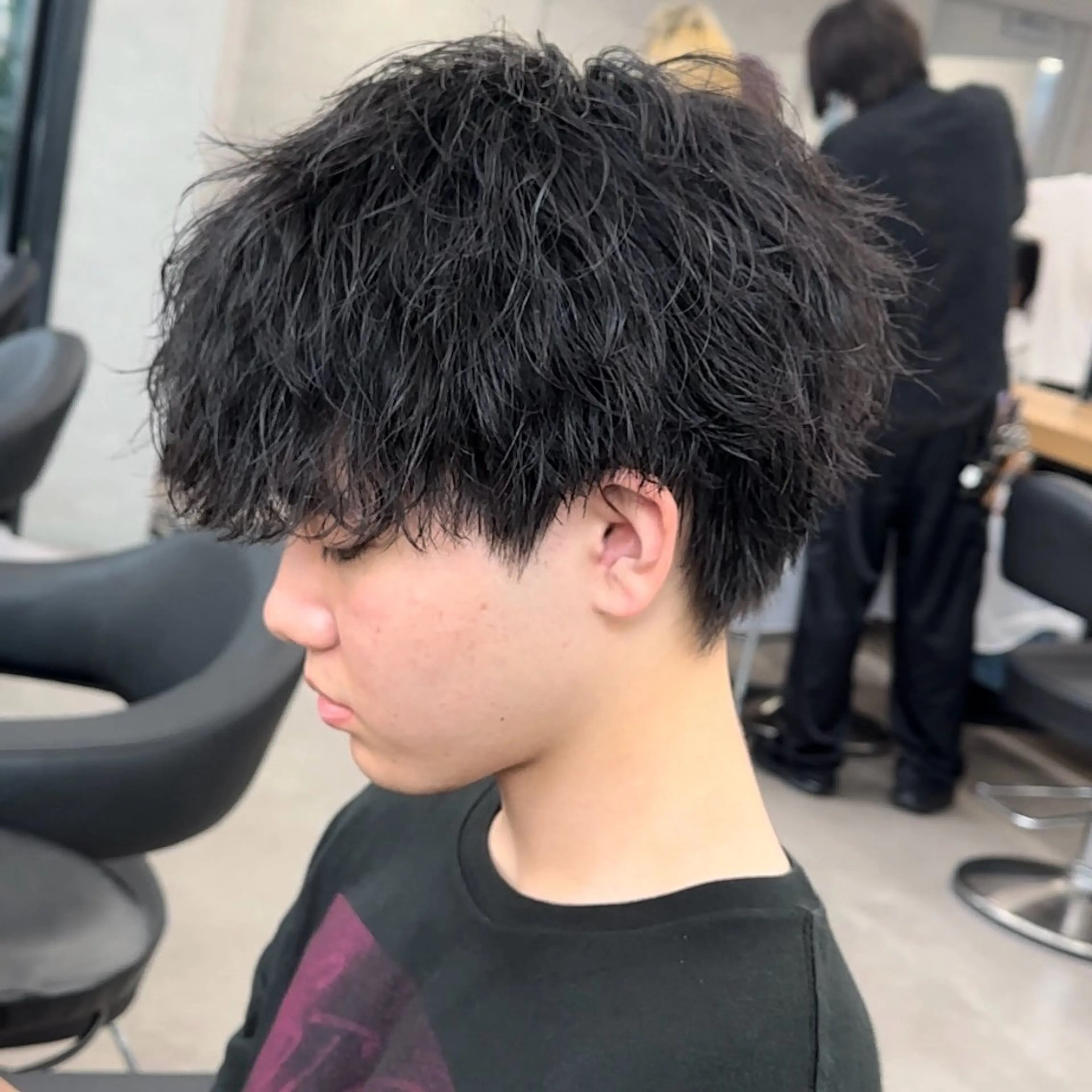 ショート パーマ メンズ センターパート メンズハイライト マッシュ メンズパーマ スペインカール ✂️メンズカット ひろき✂️のヘアスタイル