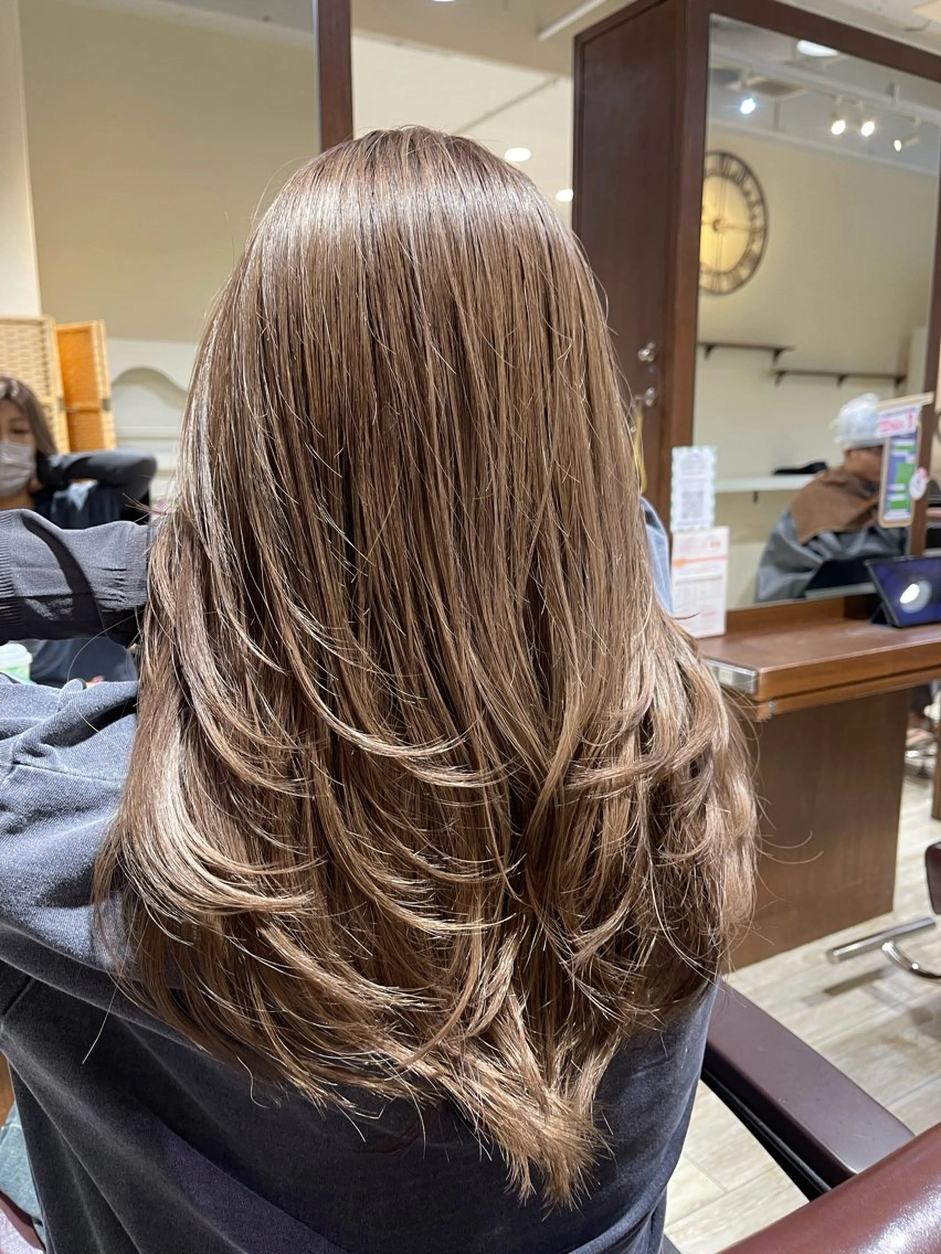 ミディアム カラー カット ヘアカラー トリートメント 海外レイヤー/ レイヤーカット/和田のヘアスタイル