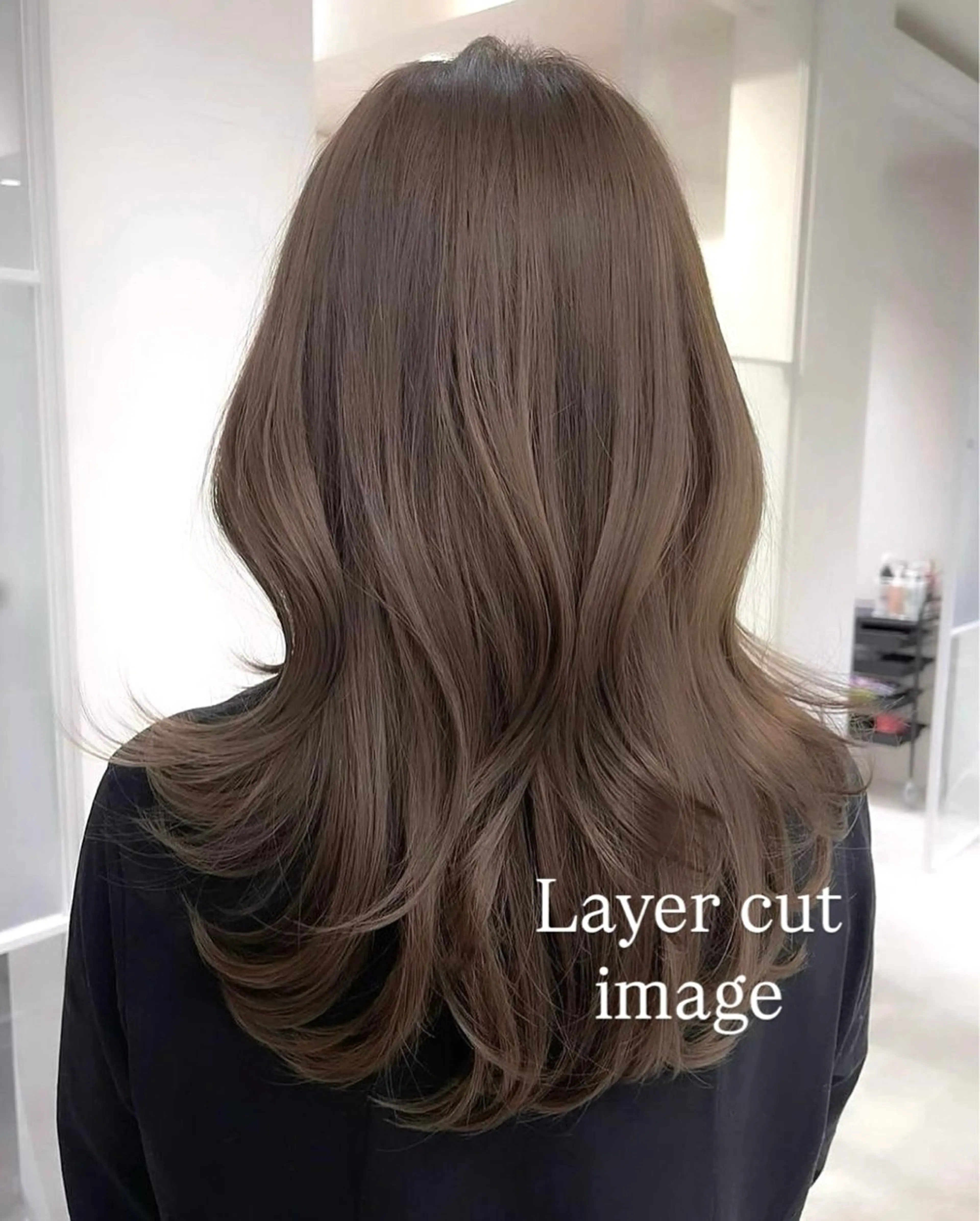 セミロング レイヤーカット 一條 乃亜のヘアスタイル