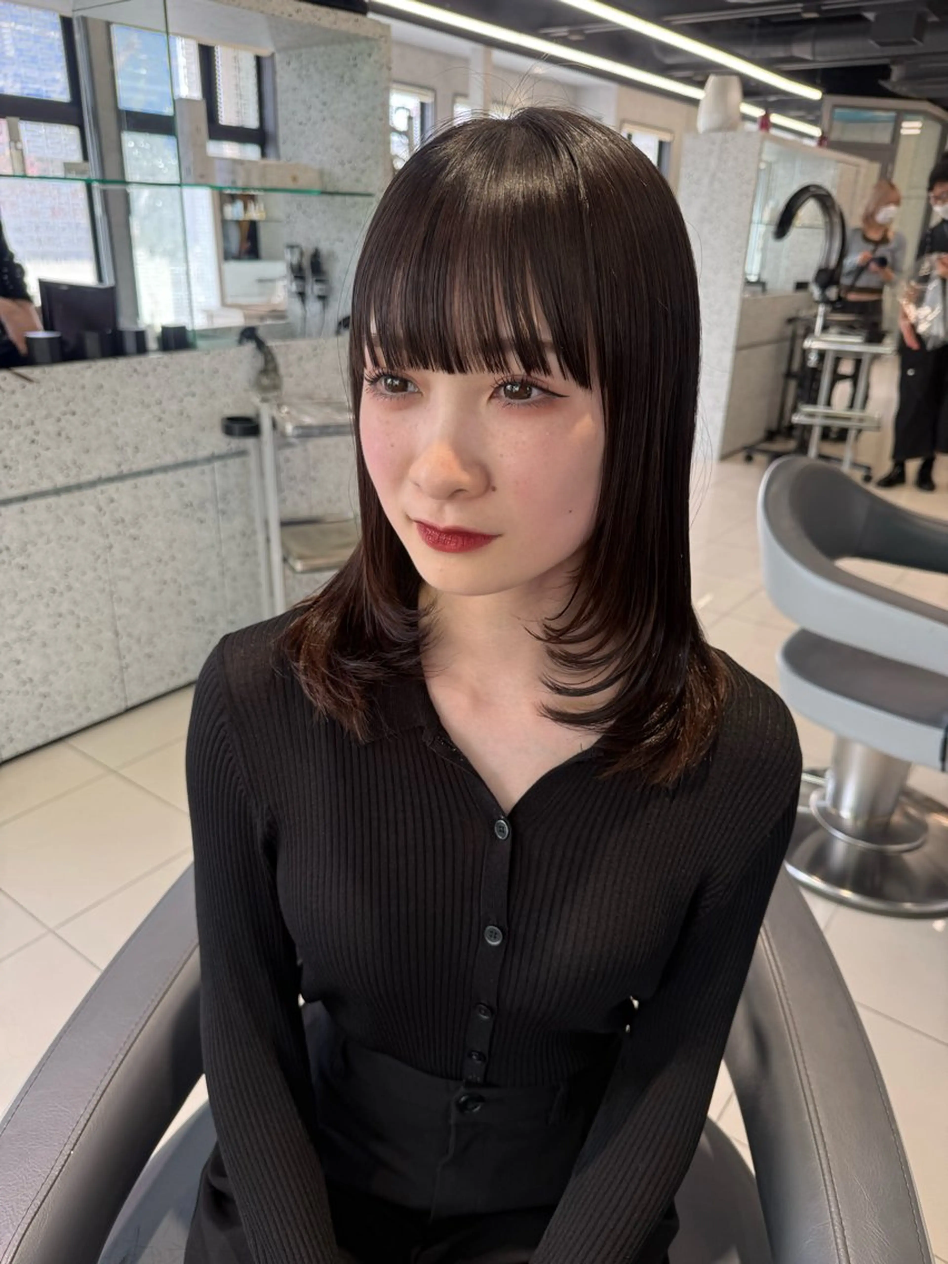 ミディアム カット 阿部 優美子のヘアスタイル