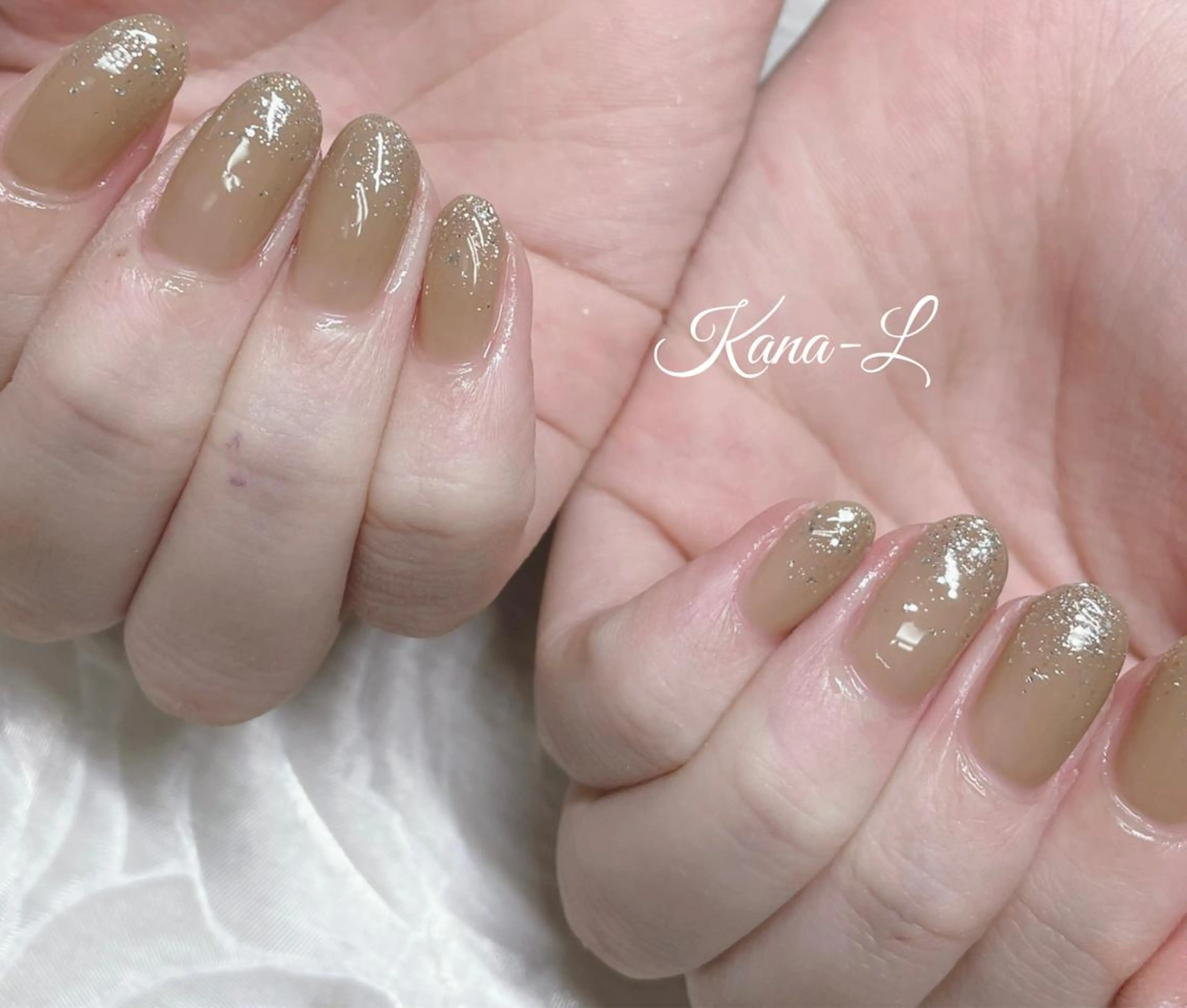 カラー ネイル ラメ(グリッター) オフィスネイル シンプルネイル 芦辺 香奈のネイルデザイン