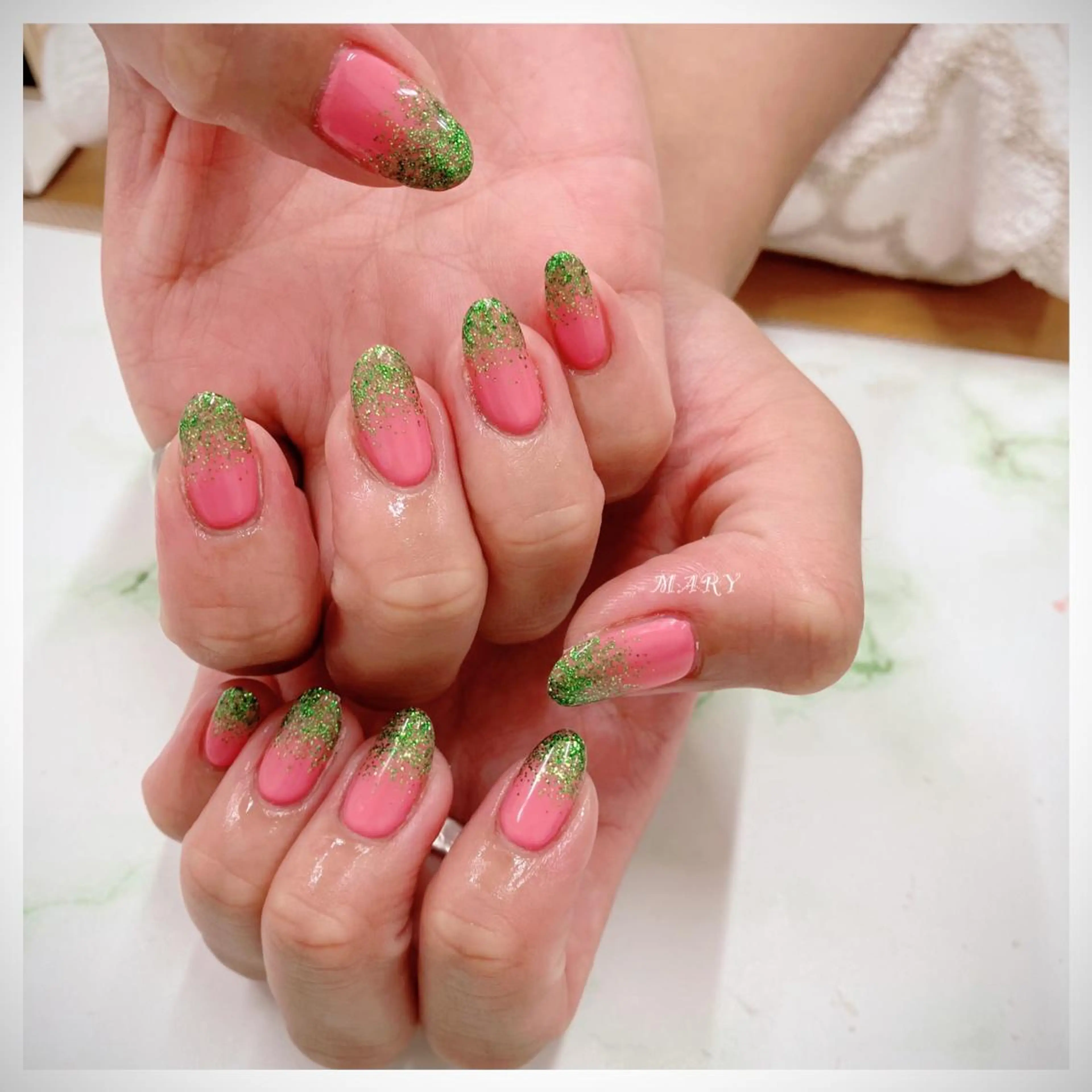 ネイル グラデーション グリーン ラメ(グリッター) ラメグラデーション ニュアンスネイル ハンドネイル Mary nail .narumiのネイルデザイン