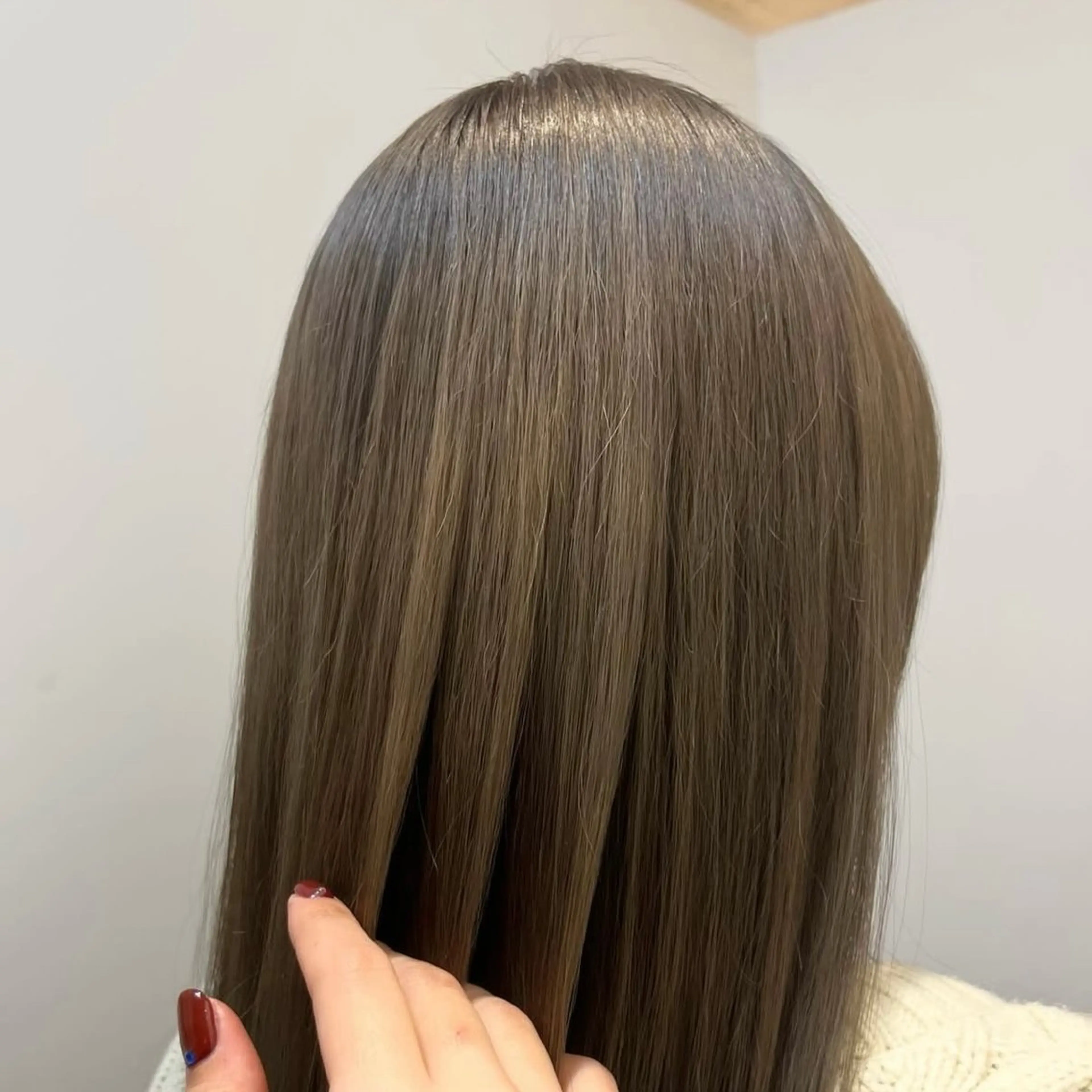 ミディアム カラー ブリーチ 透明感カラー オリーブカラー ヘアカラー ブリーチモデル yumekaのヘアスタイル