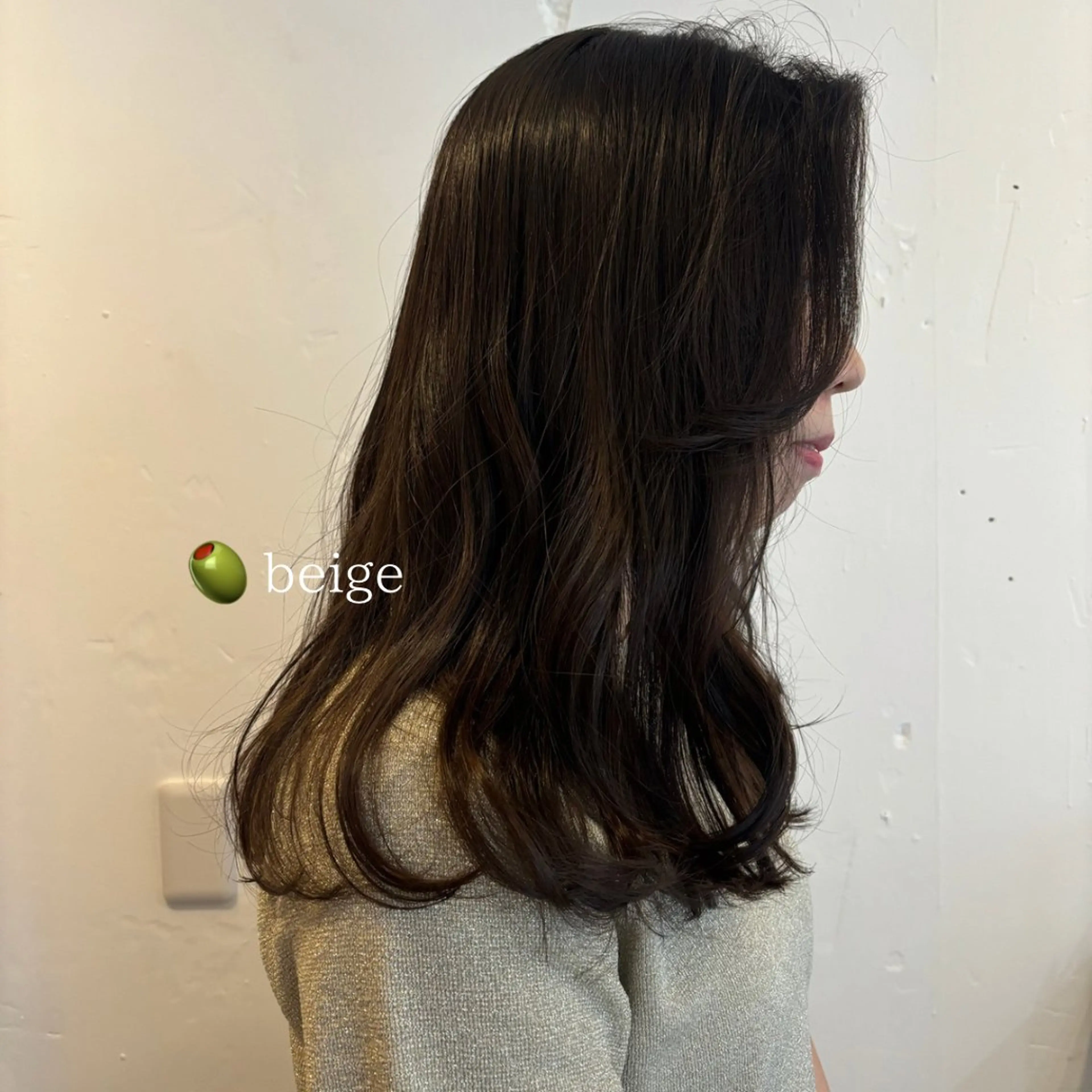 ロング カラー ベージュカラー オリーブベージュ カット ヘアカラー トリートメント ヘッドスパ 透明感カラー/髪質 改善 YUKAのヘアスタイル