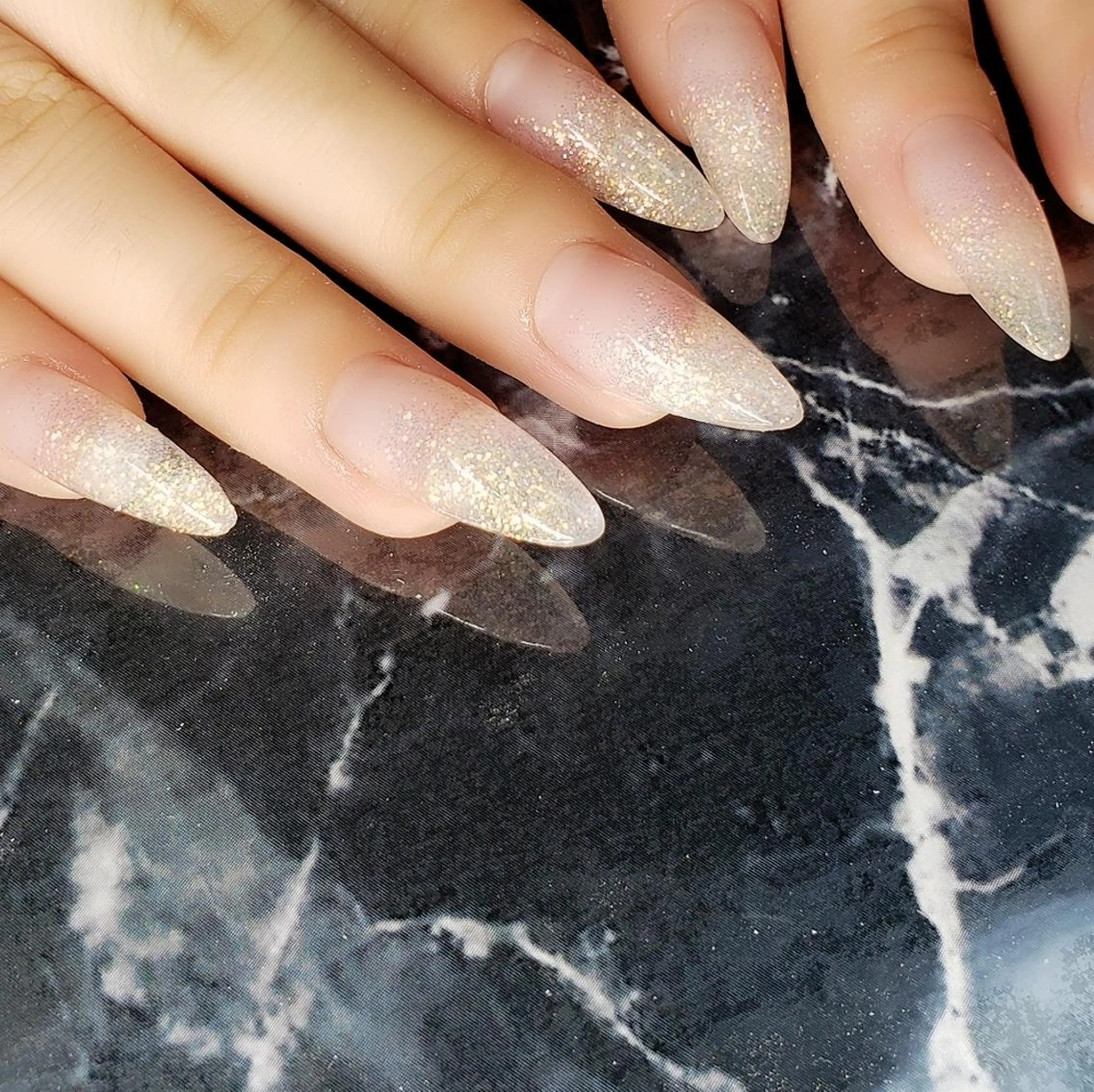 ミディアム ネイル ハンドネイル クロキ 。のネイルデザイン