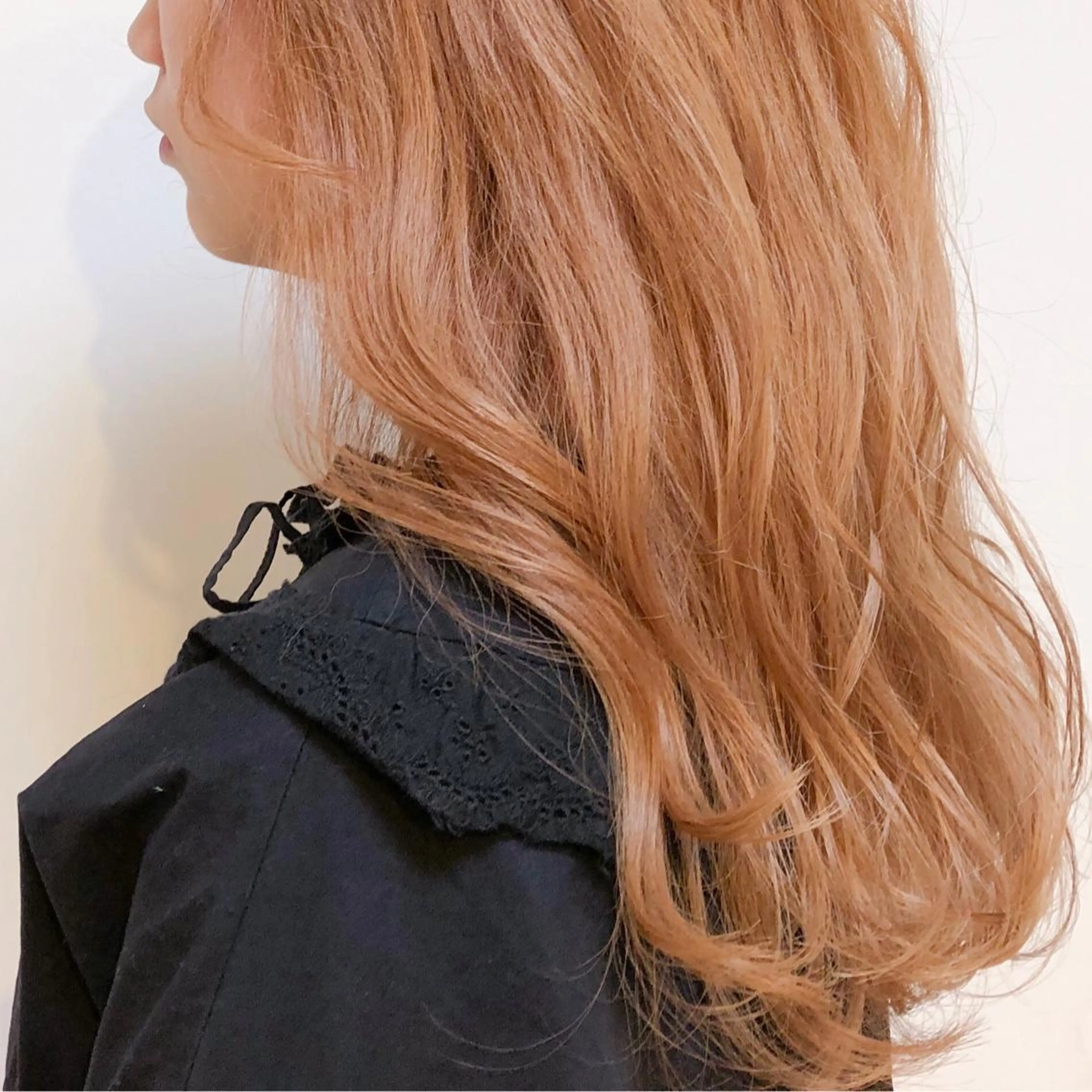 セミロング カラー ブリーチ ブロンド カット ヘアカラー 尾籠 美幸 (オゴモリ ミユキ)のヘアスタイル
