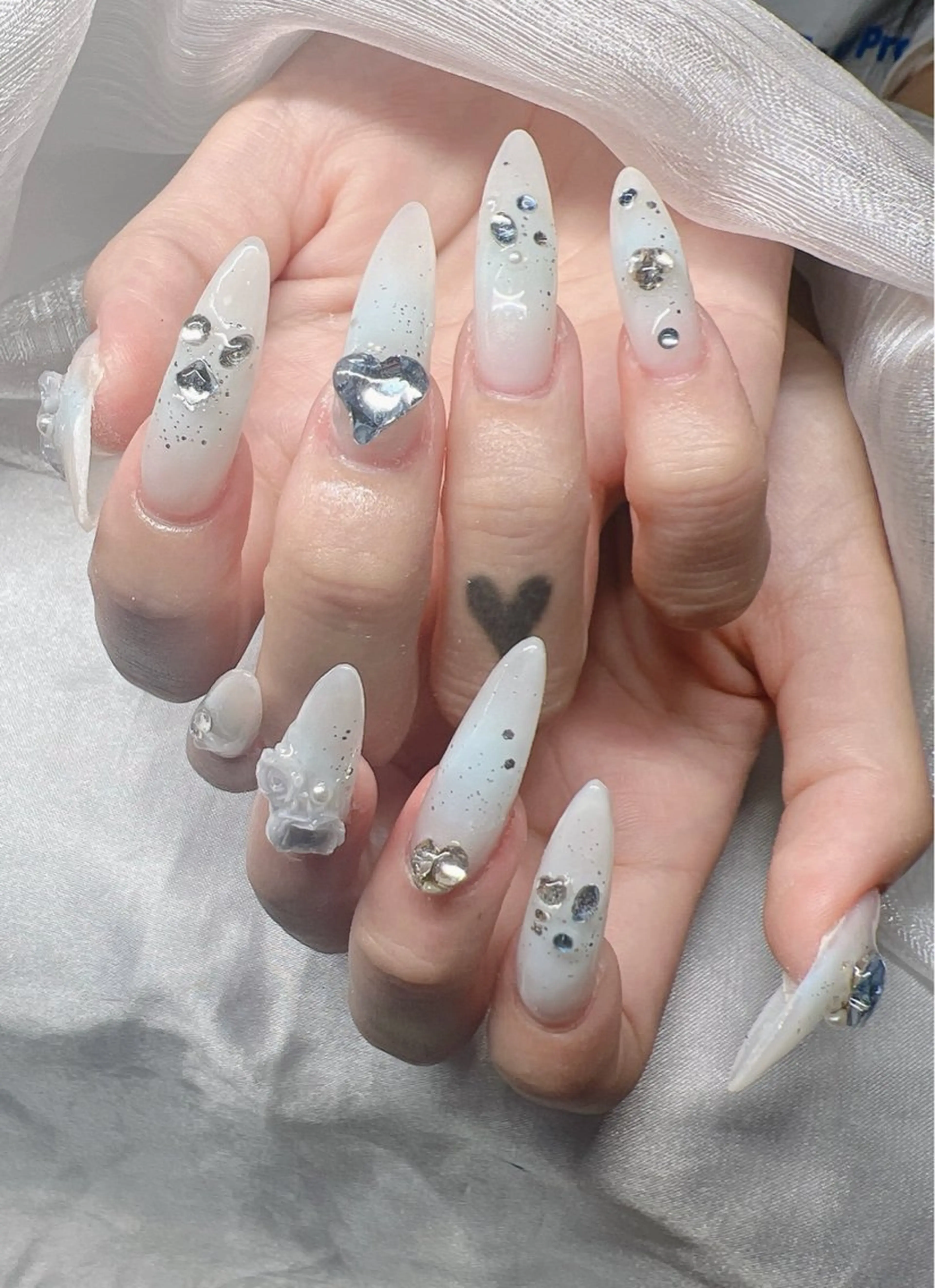 ネイル 長さ出し グラデーション 卒業式 キラキラネイル マグネットネイル ハンドネイル Lee Nailsのネイルデザイン